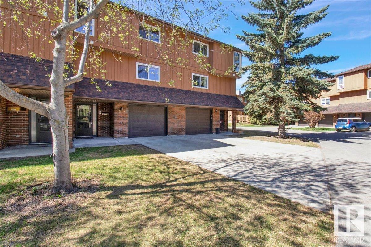 Property at 12054 157 AV NW image 2