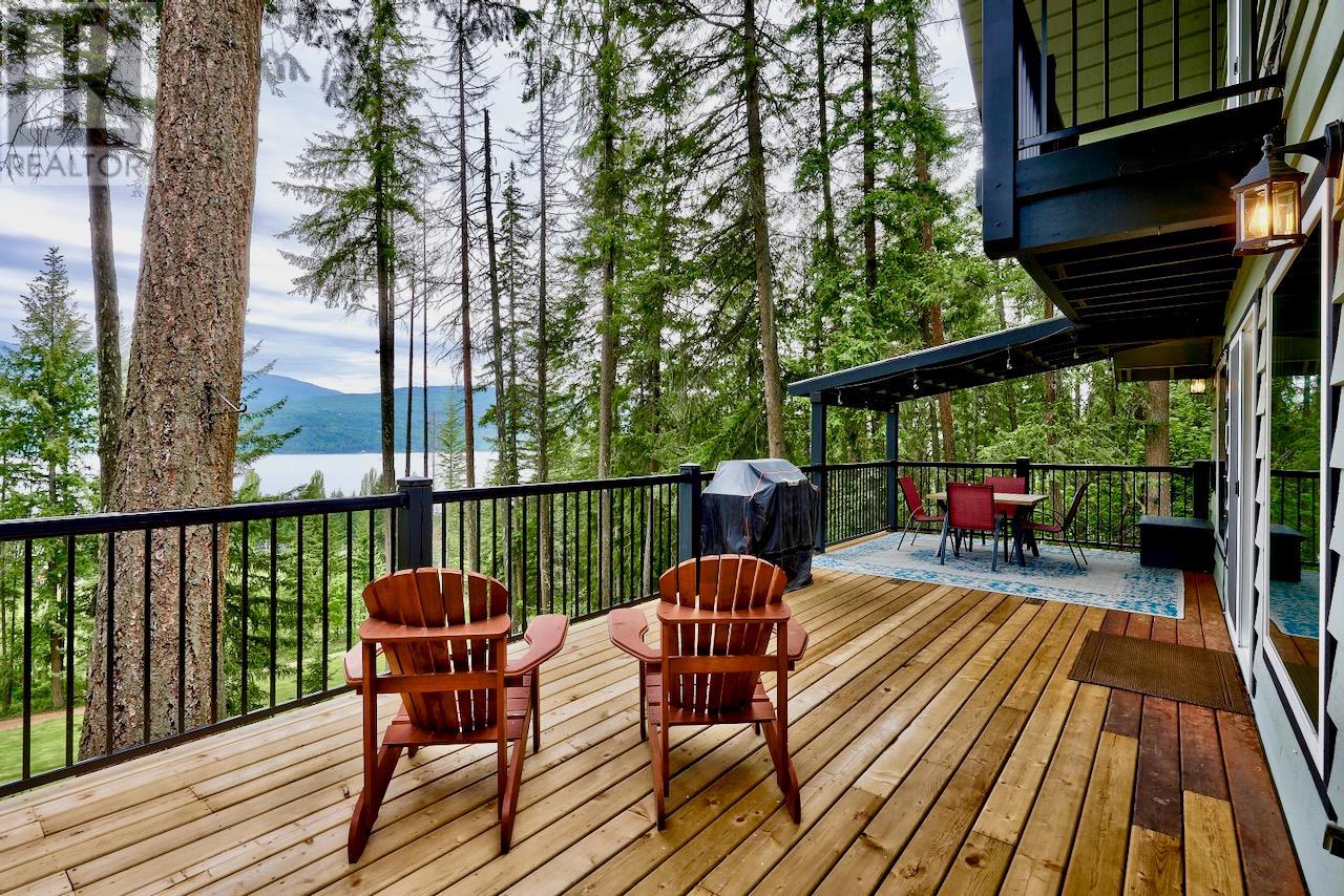 7730 Columbia Drive, anglemont, British Columbia V0E1M8