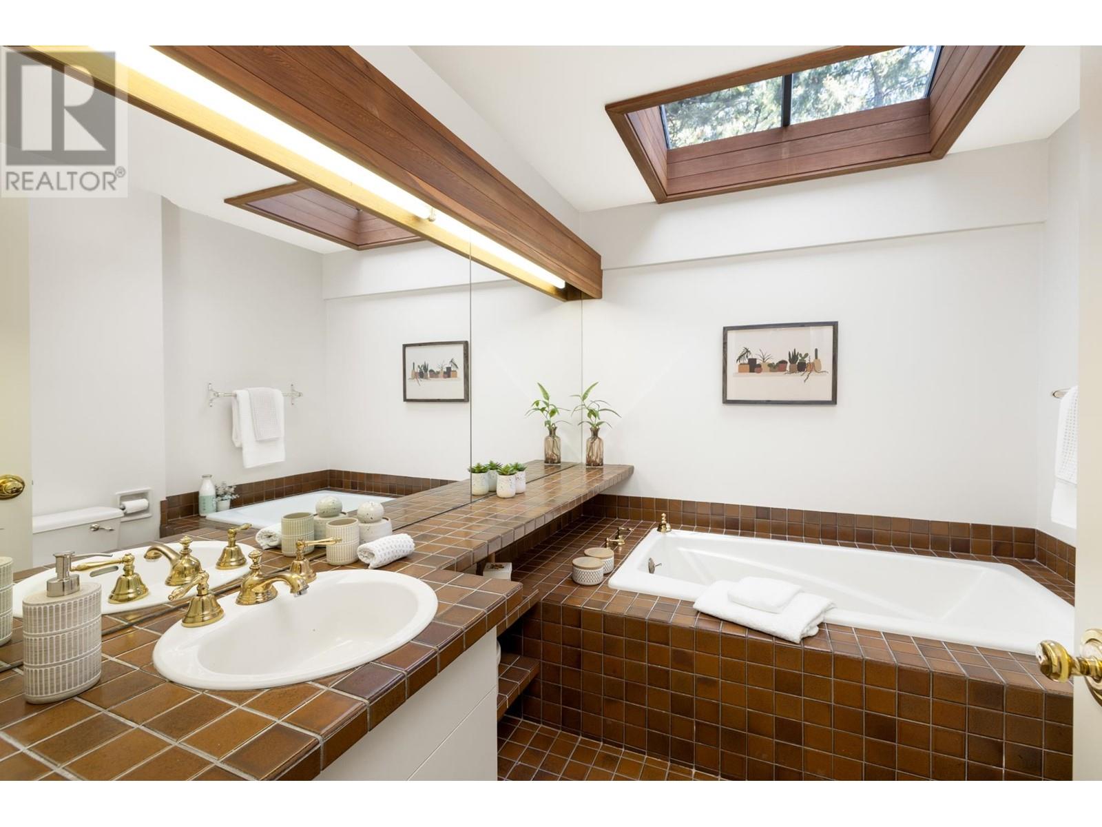 5502 PARTHENON PLACE, West Vancouver real estate listing R3000694 for sale