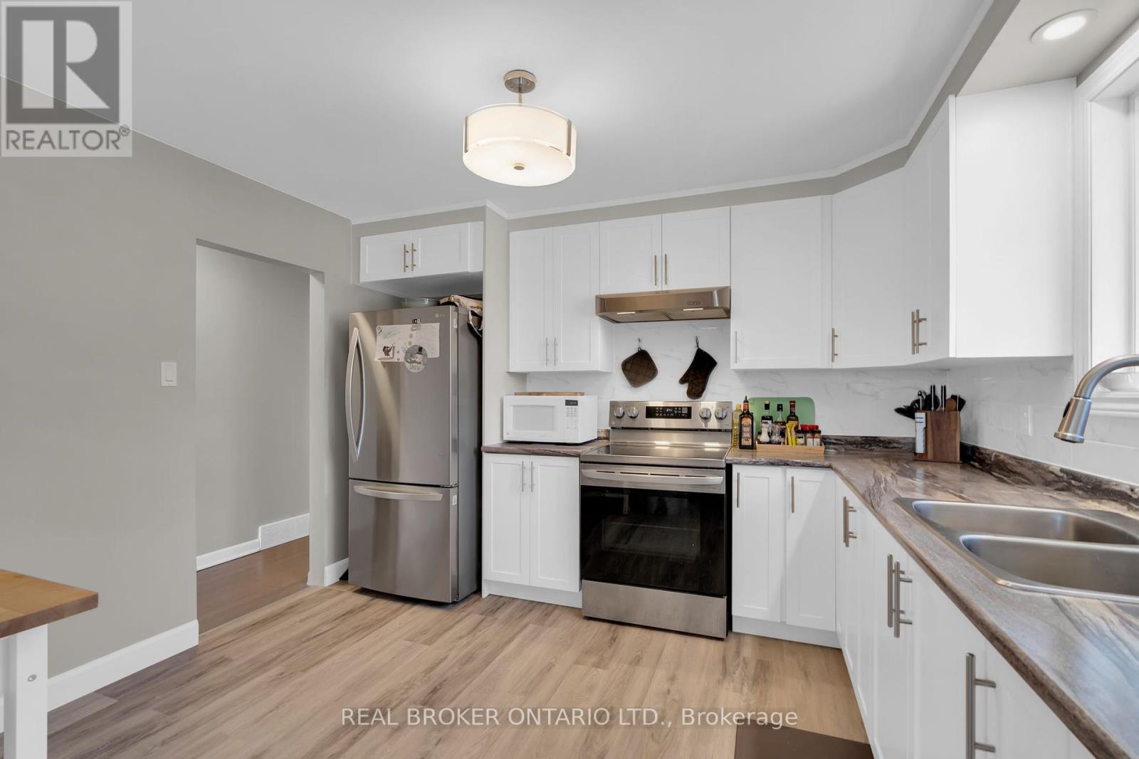 B - 1178 Clyde Avenue, Ottawa, Ontario  K2C 1Y2 - Photo 5 - X12136636