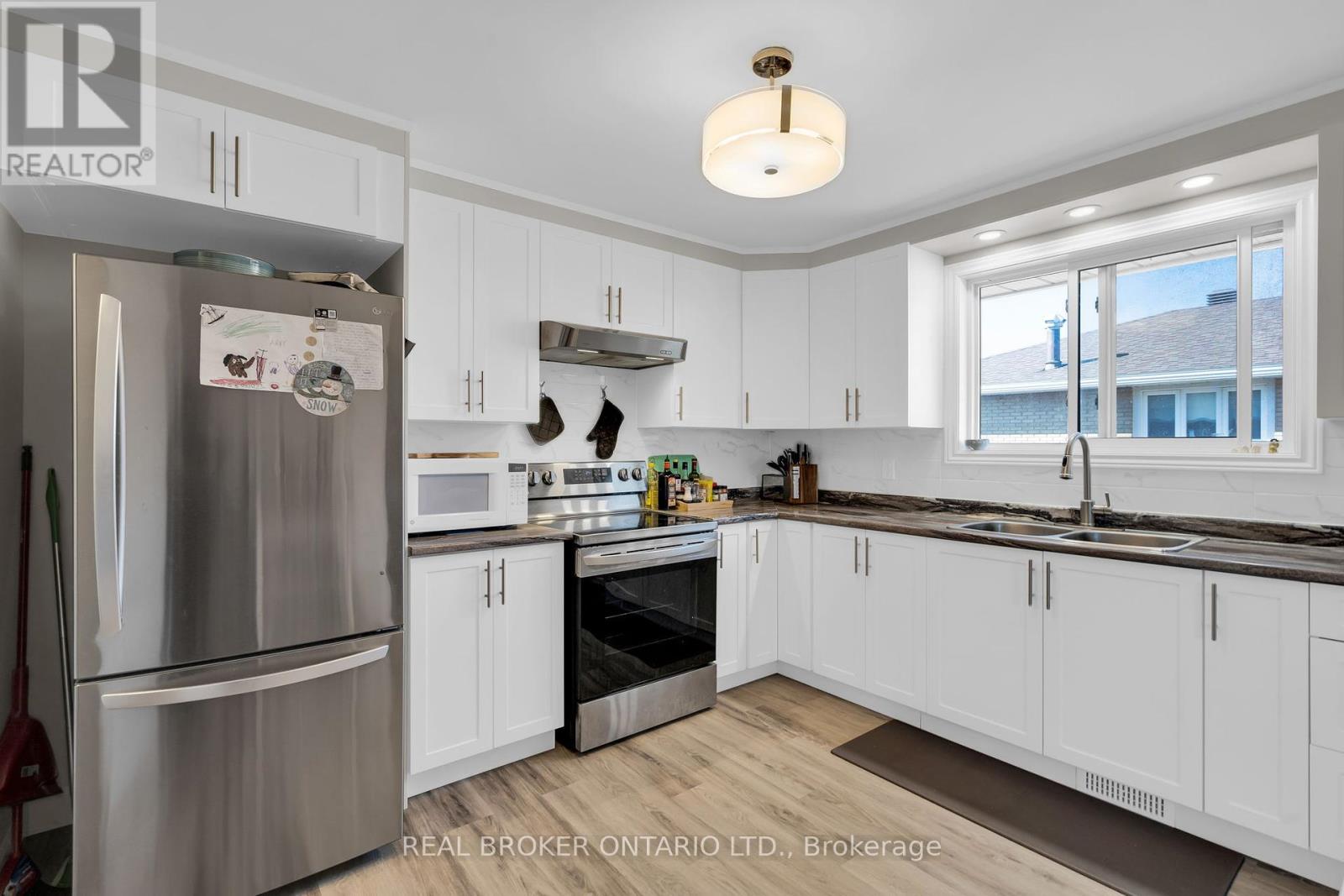 B - 1178 Clyde Avenue, Ottawa, Ontario  K2C 1Y2 - Photo 6 - X12136636