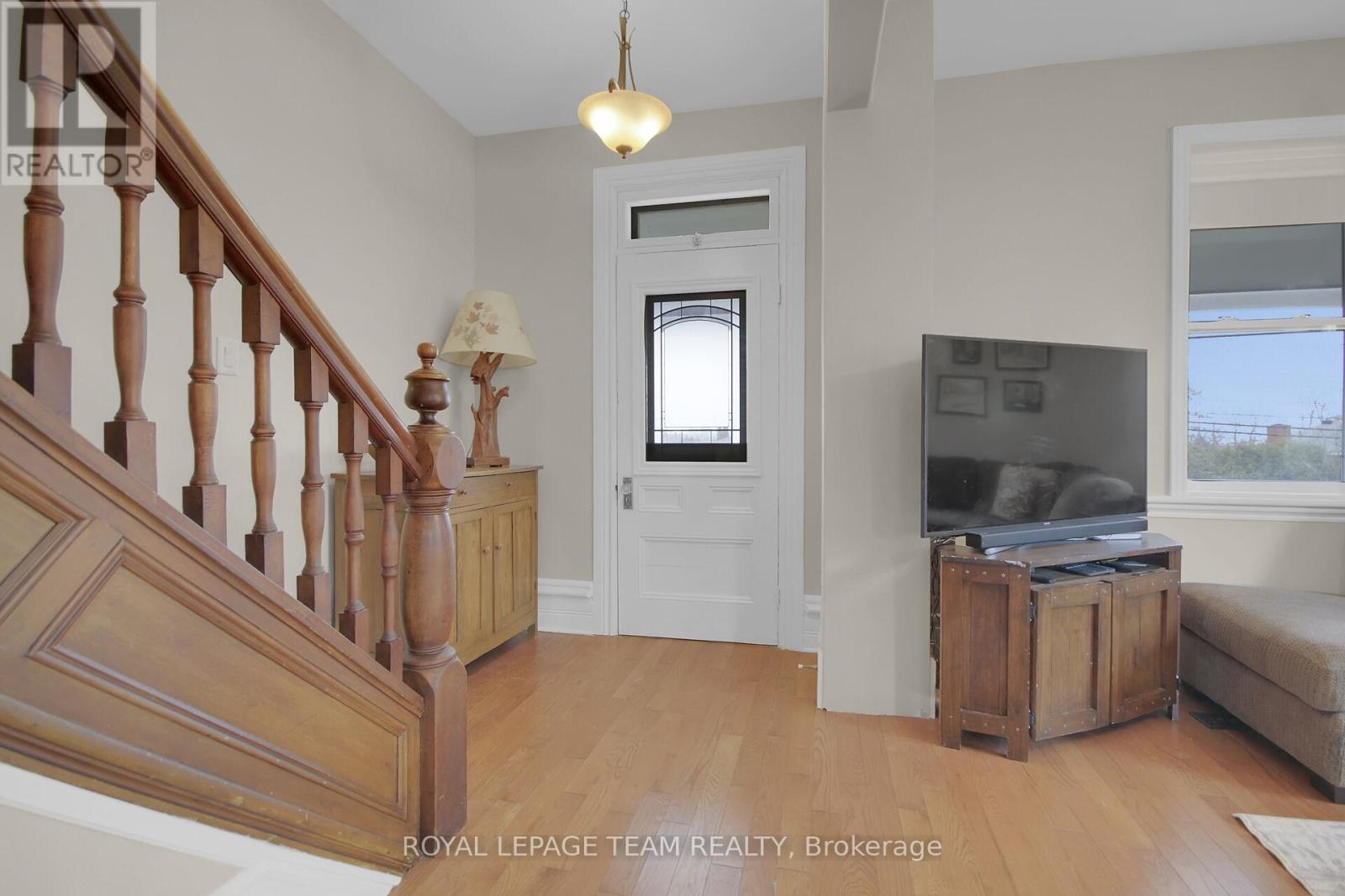 1456 Meadow Drive, Ottawa, Ontario  K4P 1B1 - Photo 9 - X12136662