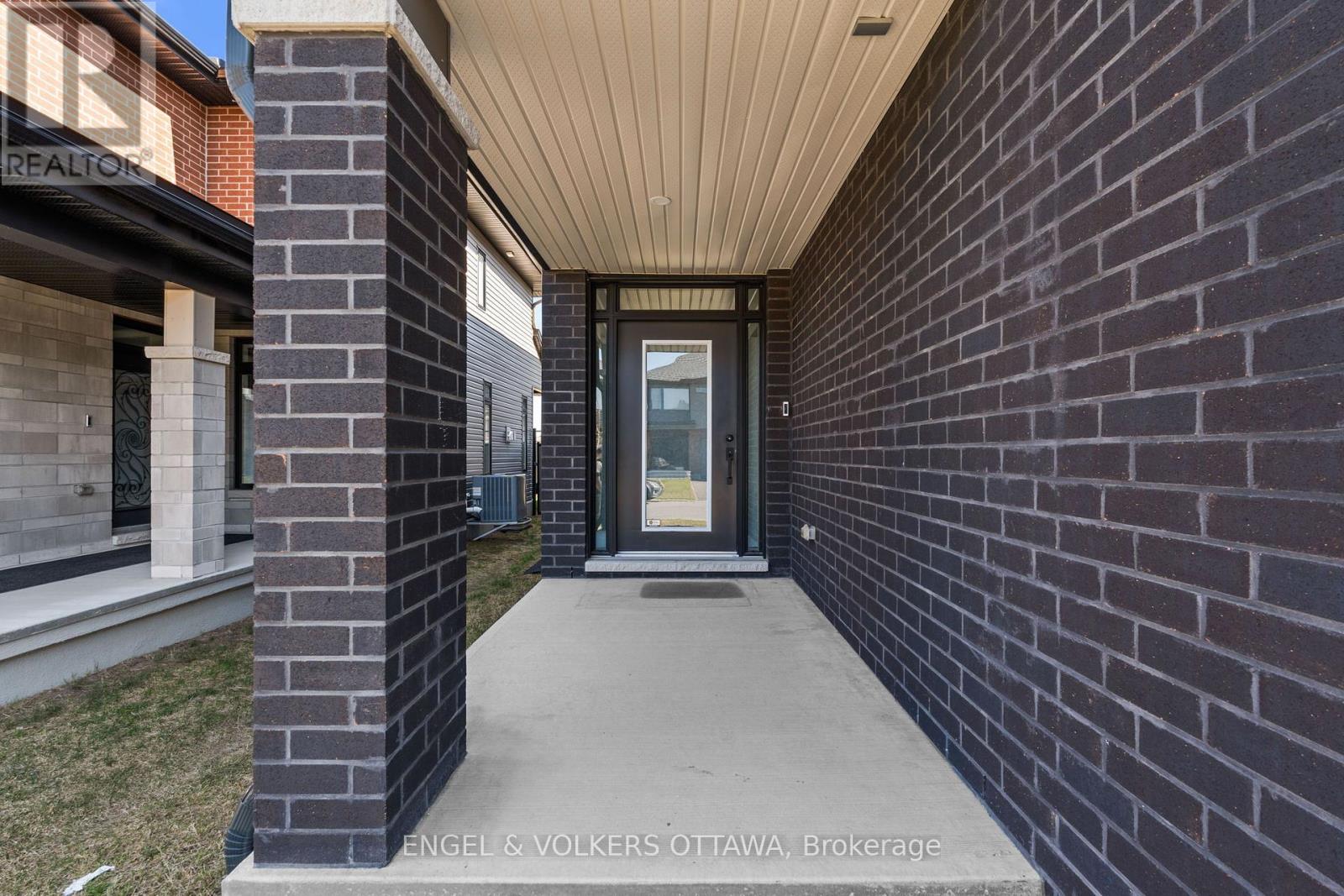 12 Whooping Crane Ridge, Ottawa, Ontario  K4M 0P1 - Photo 2 - X12136667