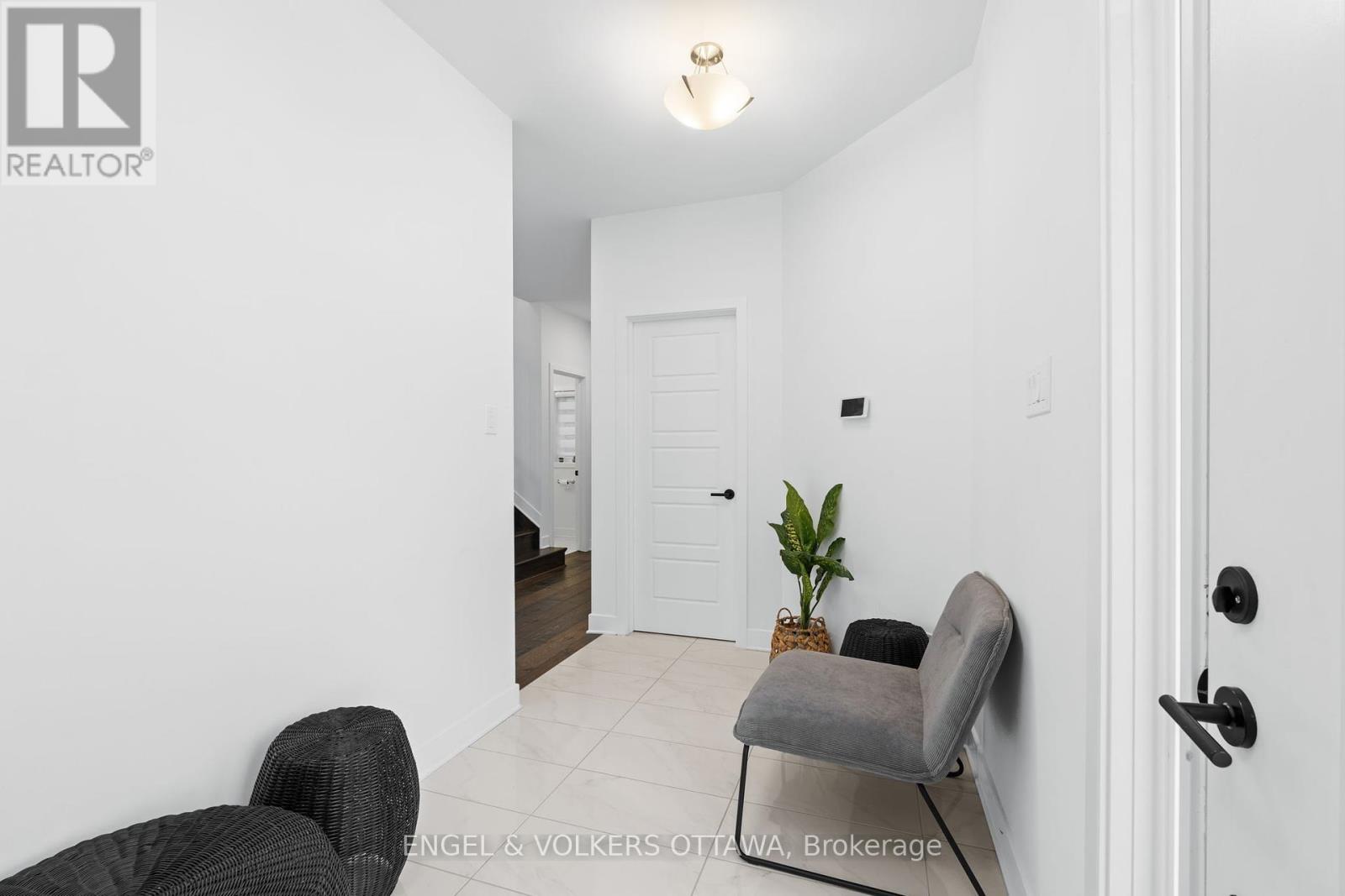 12 Whooping Crane Ridge, Ottawa, Ontario  K4M 0P1 - Photo 4 - X12136667