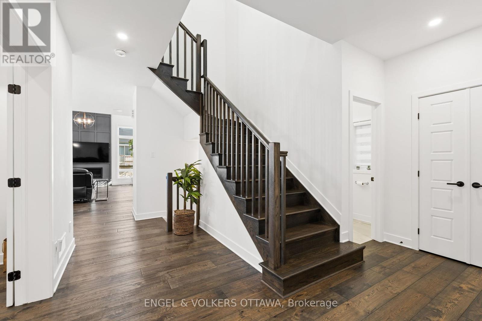 12 Whooping Crane Ridge, Ottawa, Ontario  K4M 0P1 - Photo 5 - X12136667