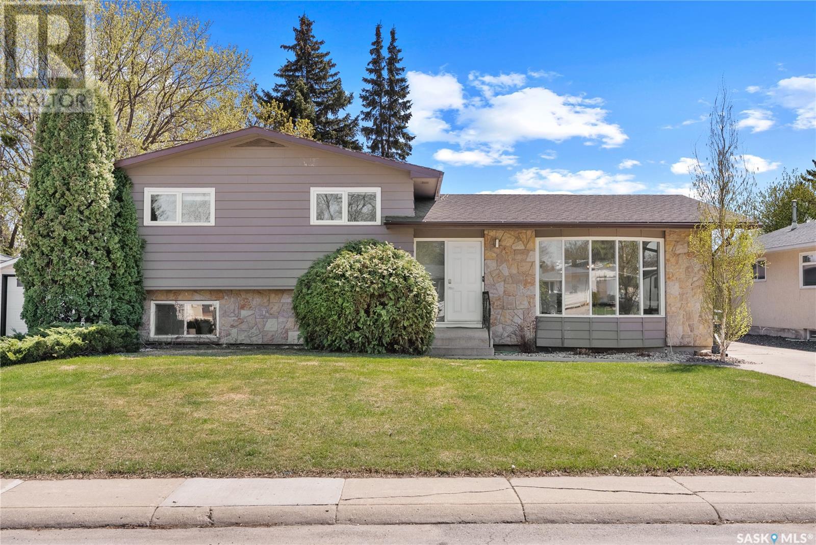 Property at 77 Albany CRESCENT image 1