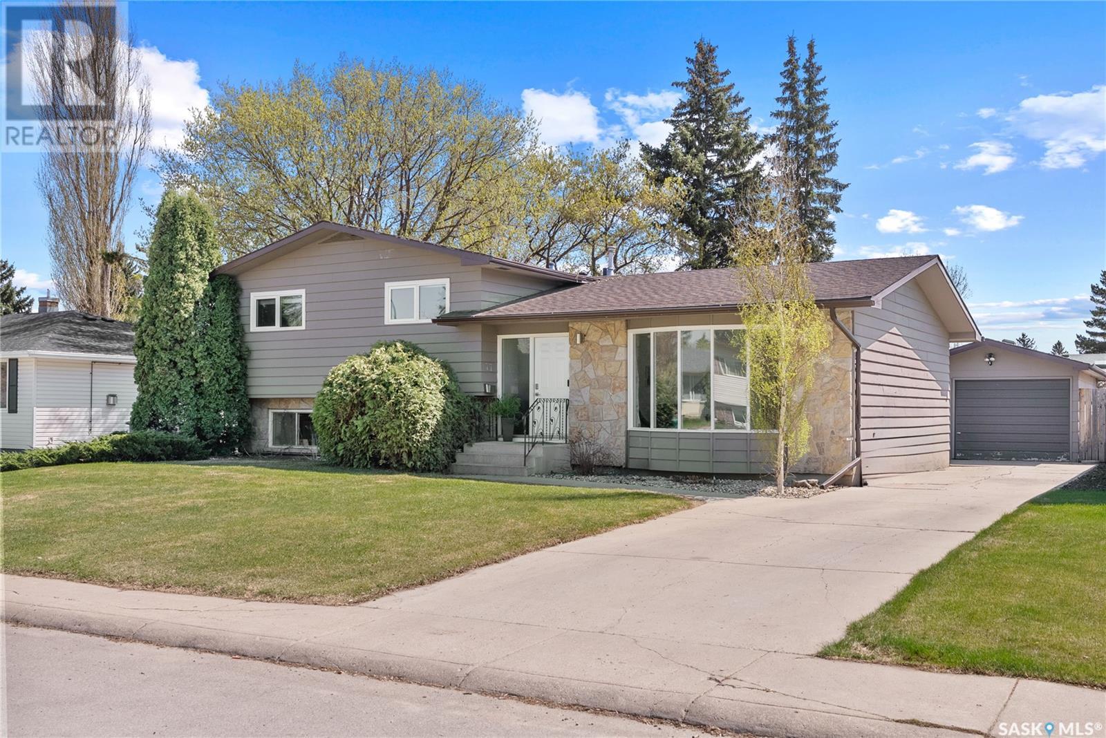 Property at 77 Albany CRESCENT image 2