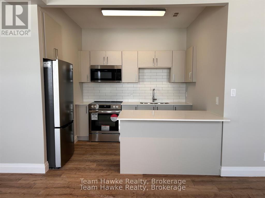 Property at 14 - 521 BAY STREET image 1