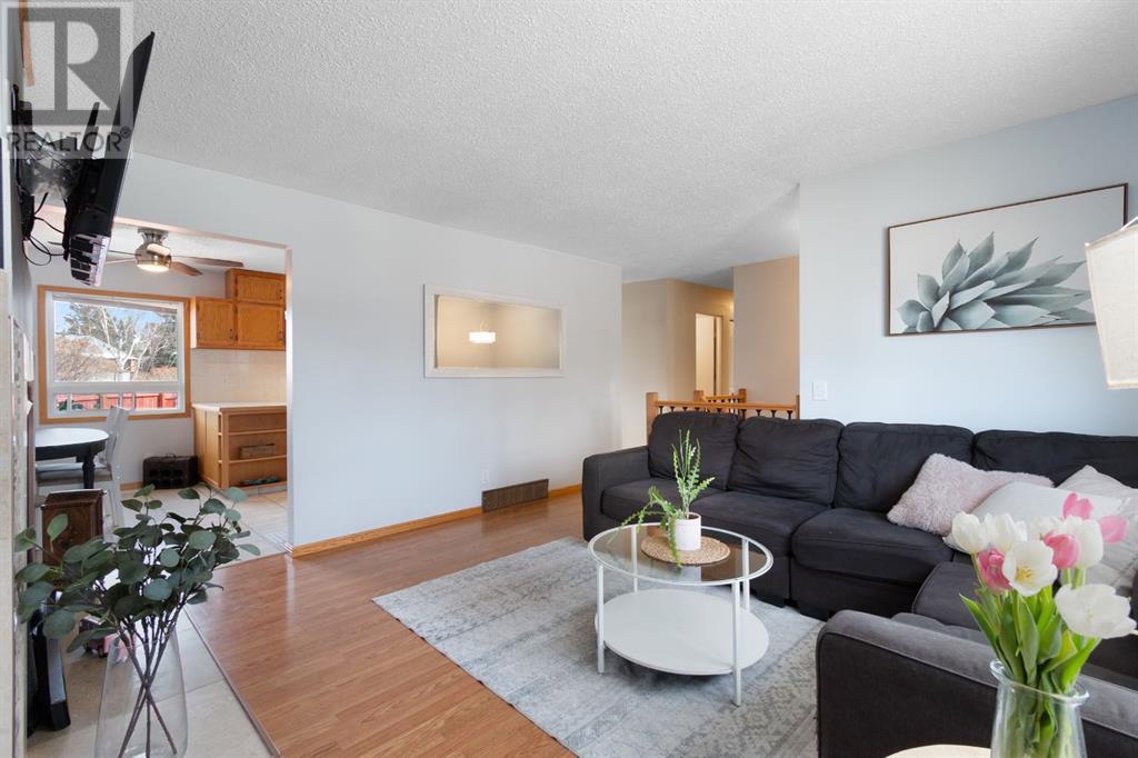 Property at 634 Macewan Drive image 4