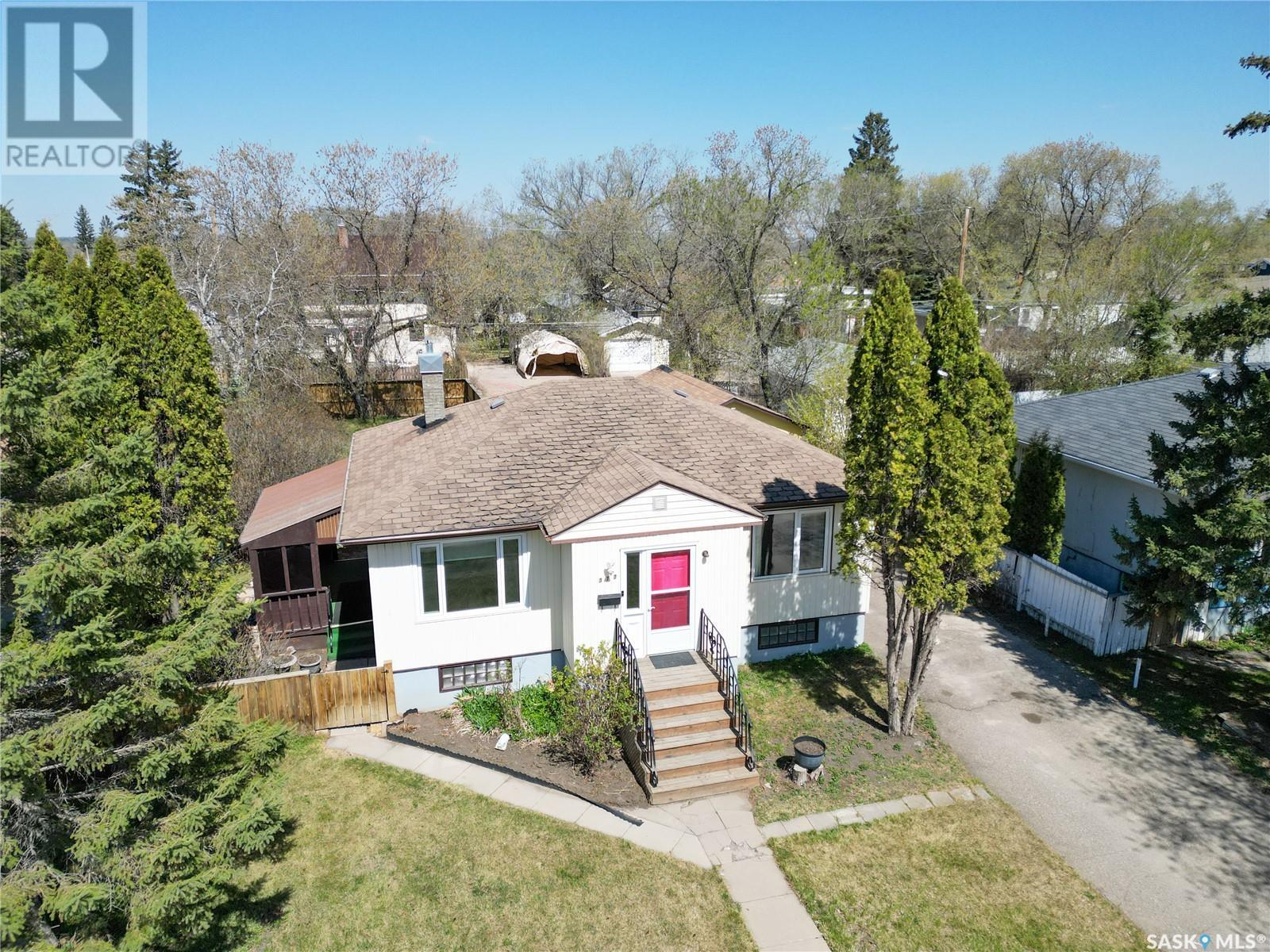 Property at 372 22nd STREET W image 1