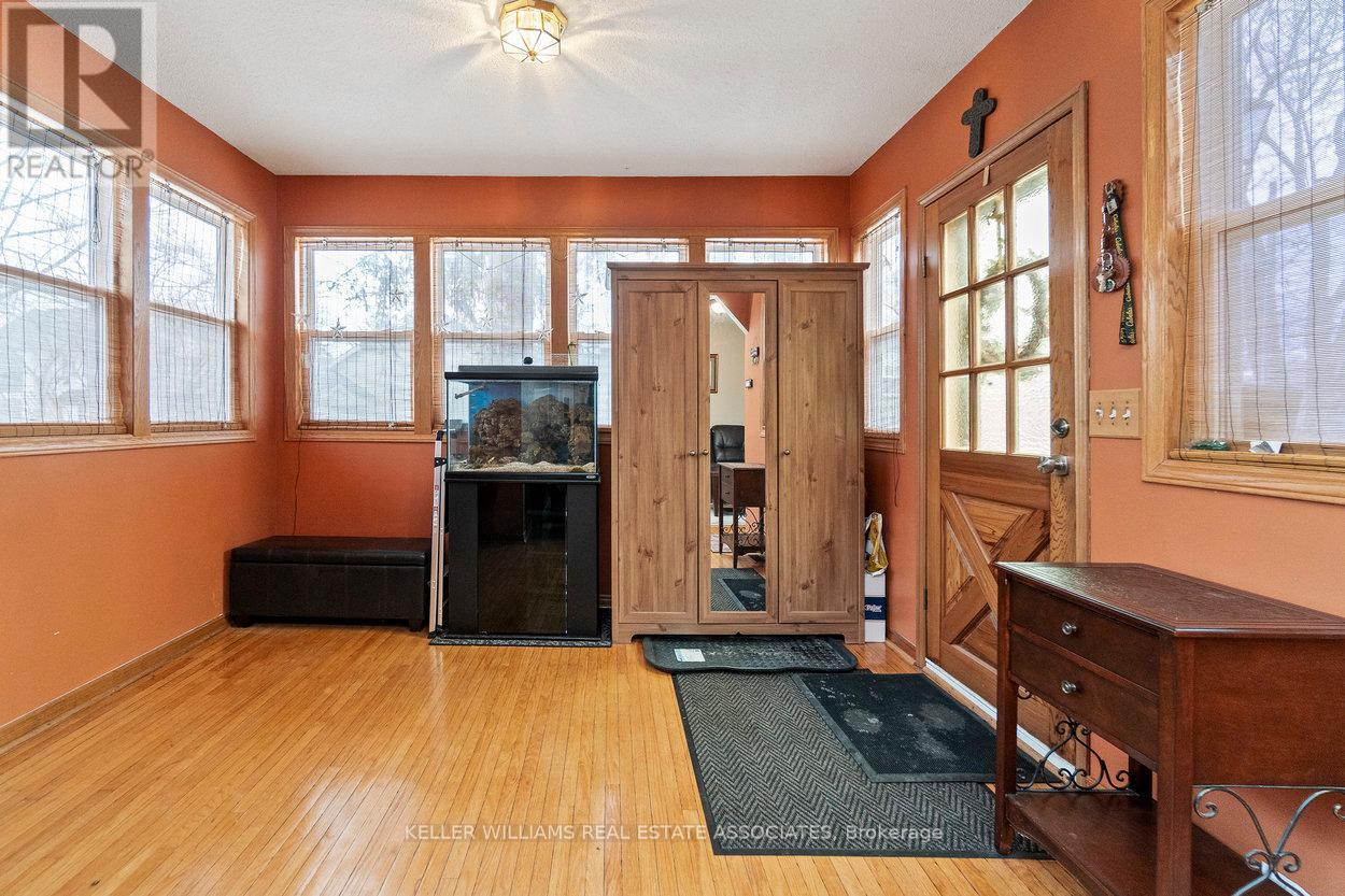 Property at 64 EAGLEWOOD BOULEVARD image 3