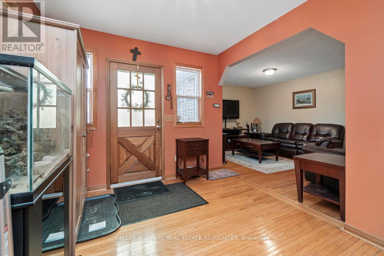 Property at 64 EAGLEWOOD BOULEVARD image 4