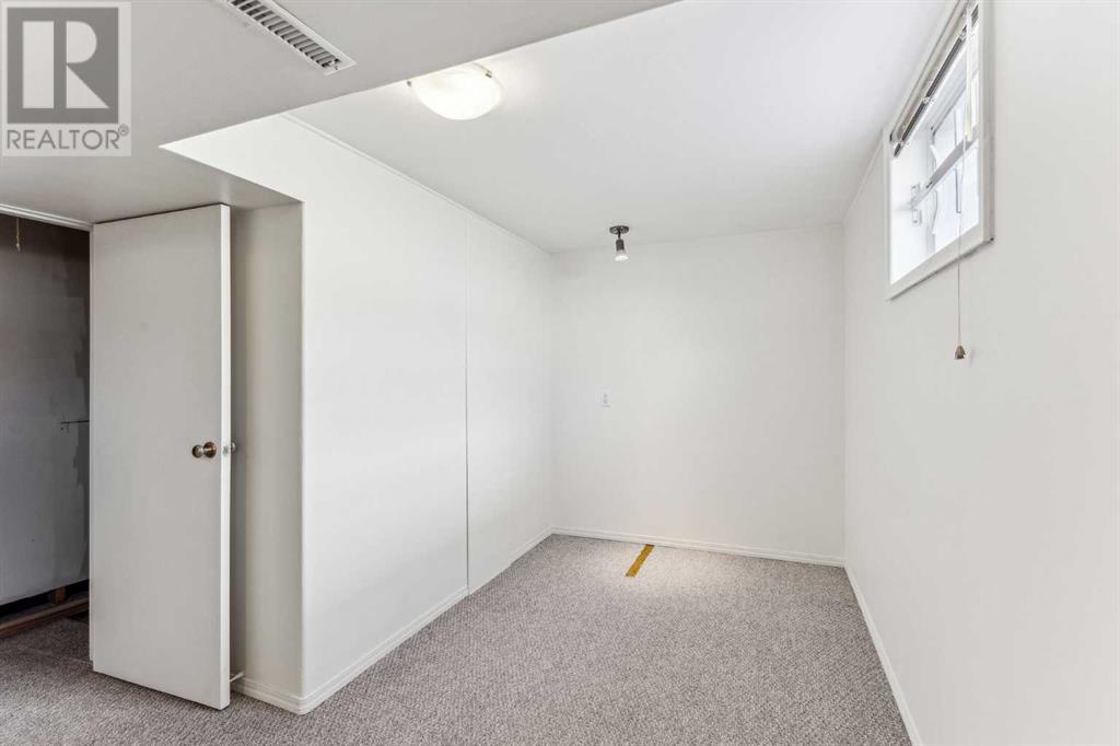 139 Cornwallis Drive Nw, Calgary, Alberta  T2K 1V3 - Photo 33 - A2215175