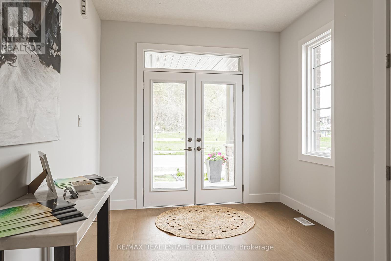 208 Benninger Drive, Kitchener, Ontario  N2E 0C9 - Photo 5 - X12121900