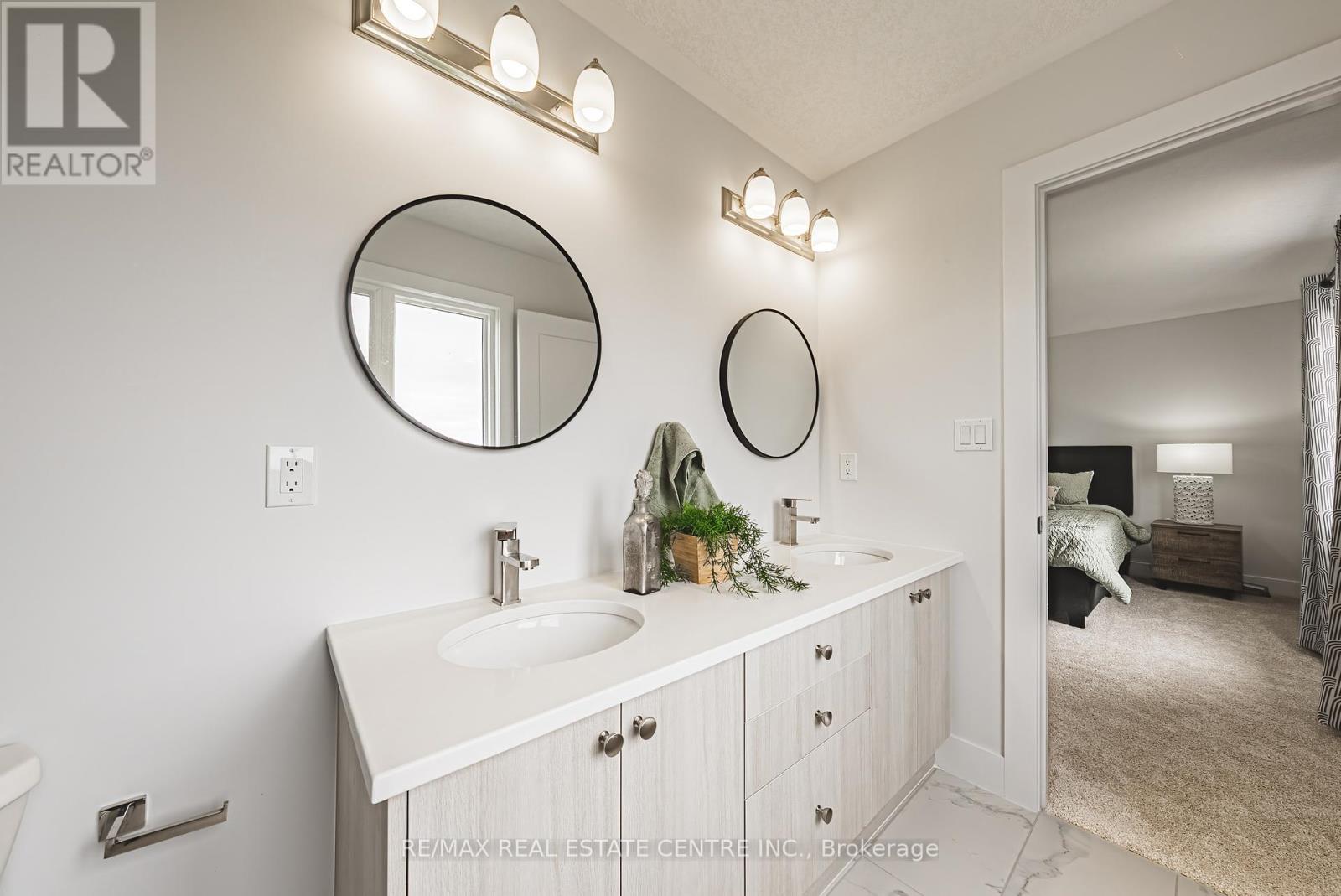 208 Benninger Drive, Kitchener, Ontario  N2E 0C9 - Photo 29 - X12121900