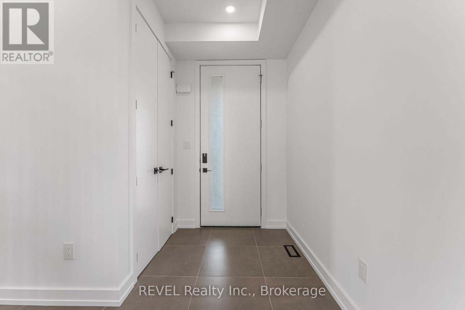 Property at 6176 CURLIN CRESCENT image 4