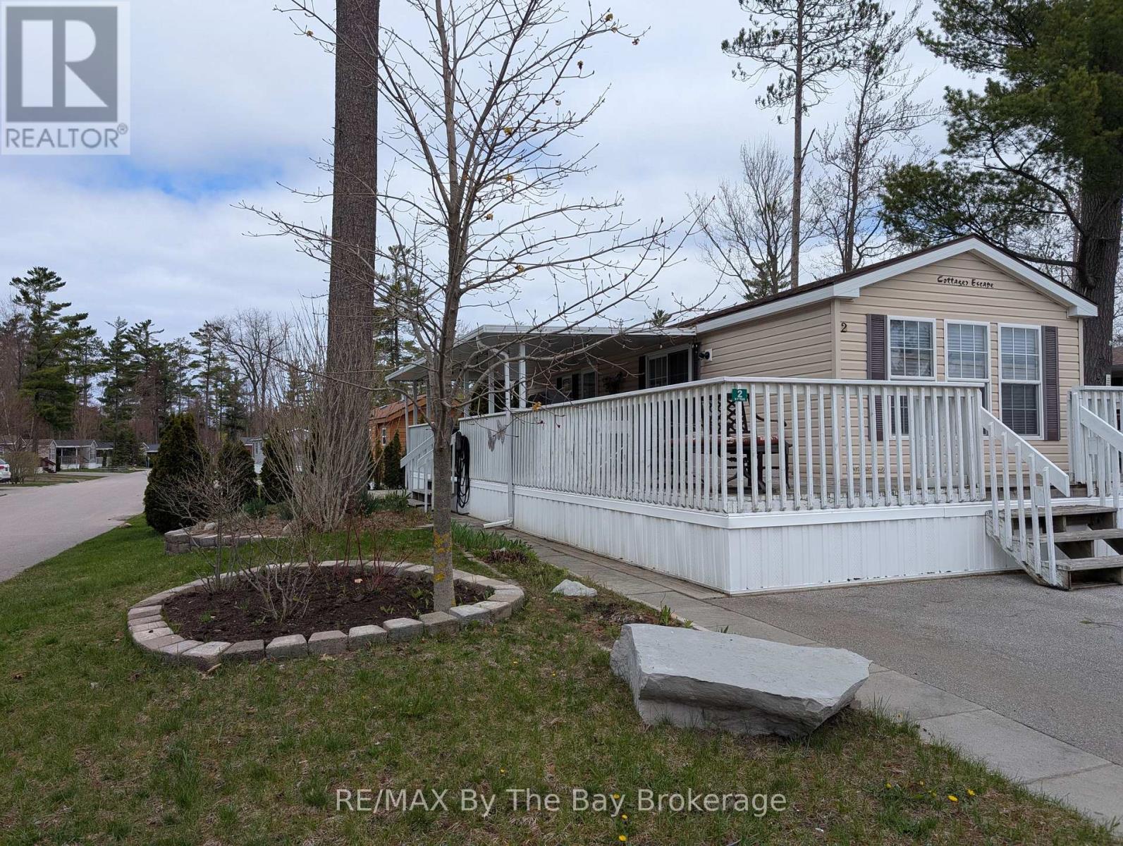 2 WHITE PINES TRAIL, Wasaga Beach, Ontario
