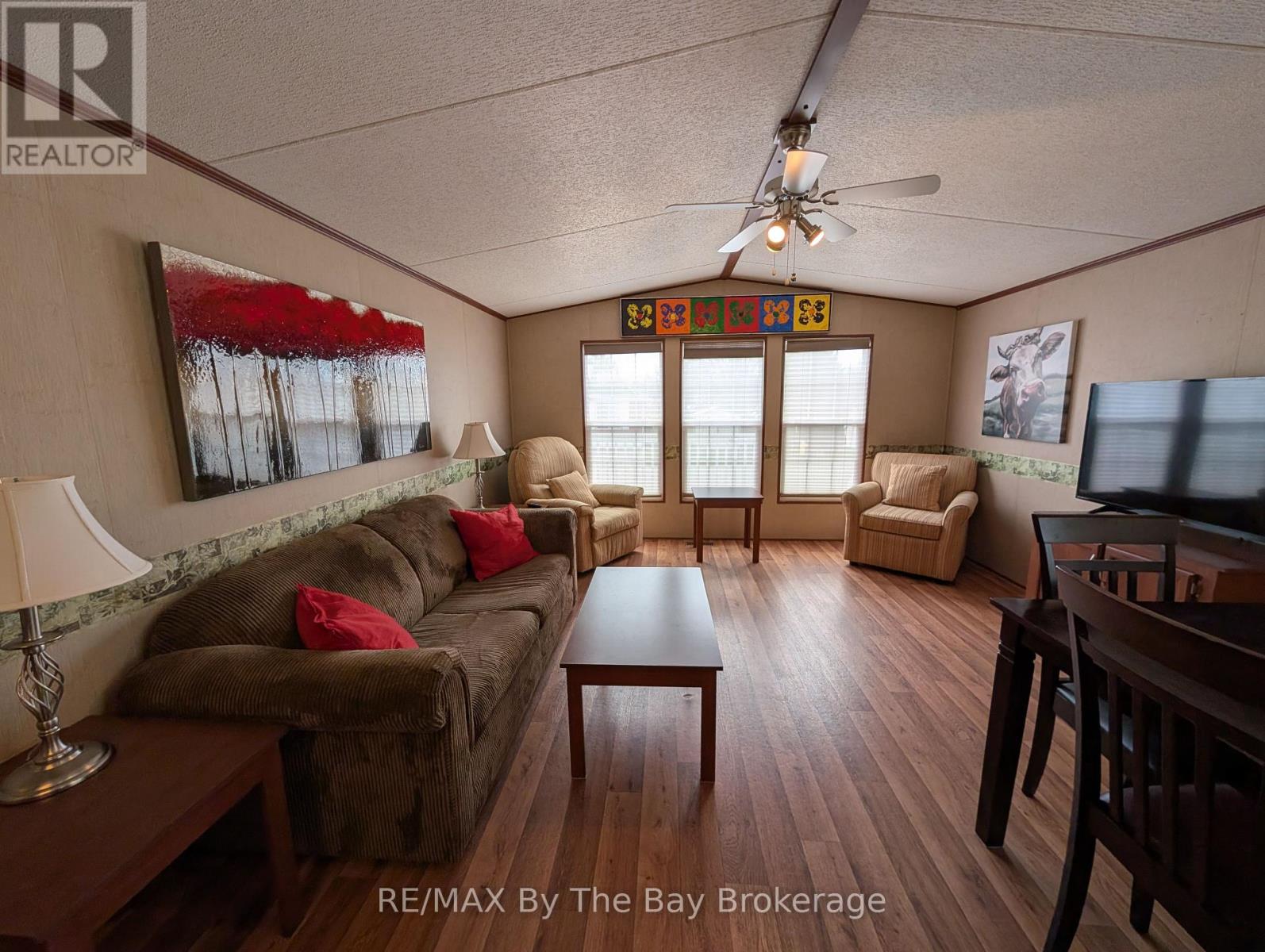 2 White Pines Trail, Wasaga Beach, Ontario  L9Z 1X7 - Photo 10 - S12136777
