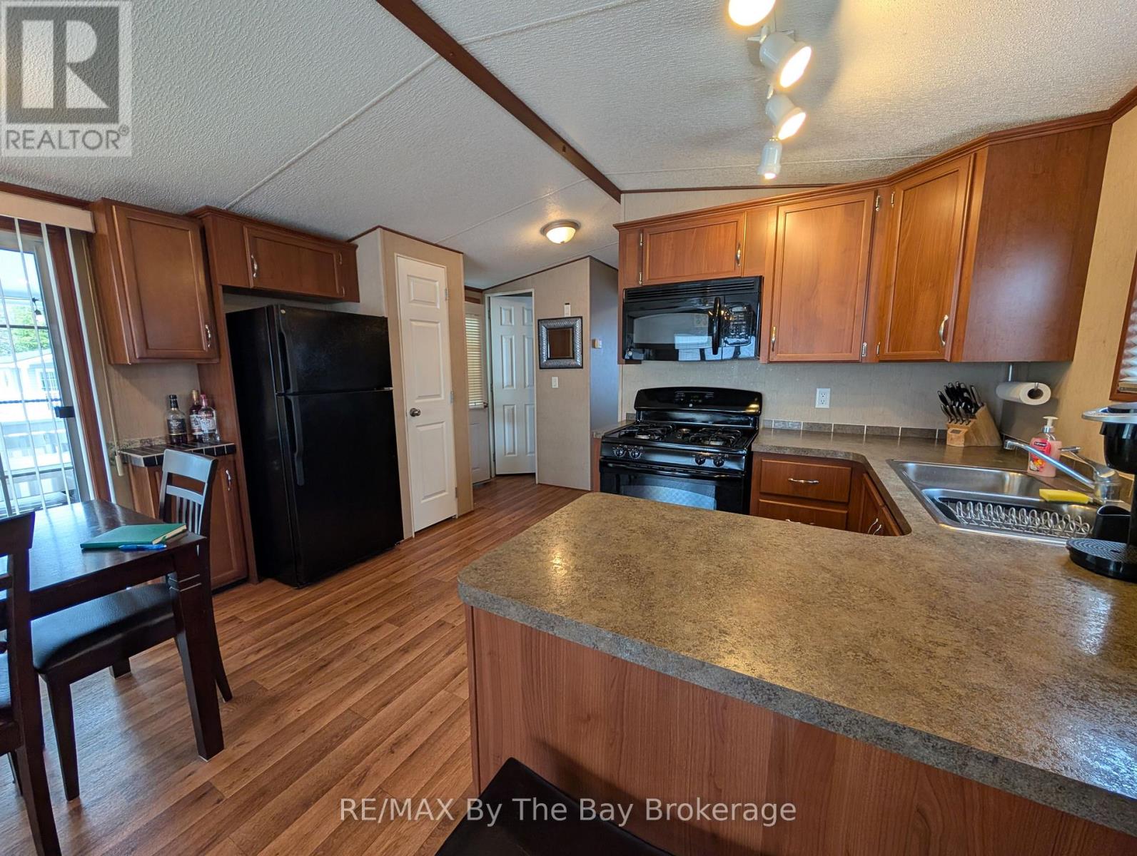 2 White Pines Trail, Wasaga Beach, Ontario  L9Z 1X7 - Photo 12 - S12136777