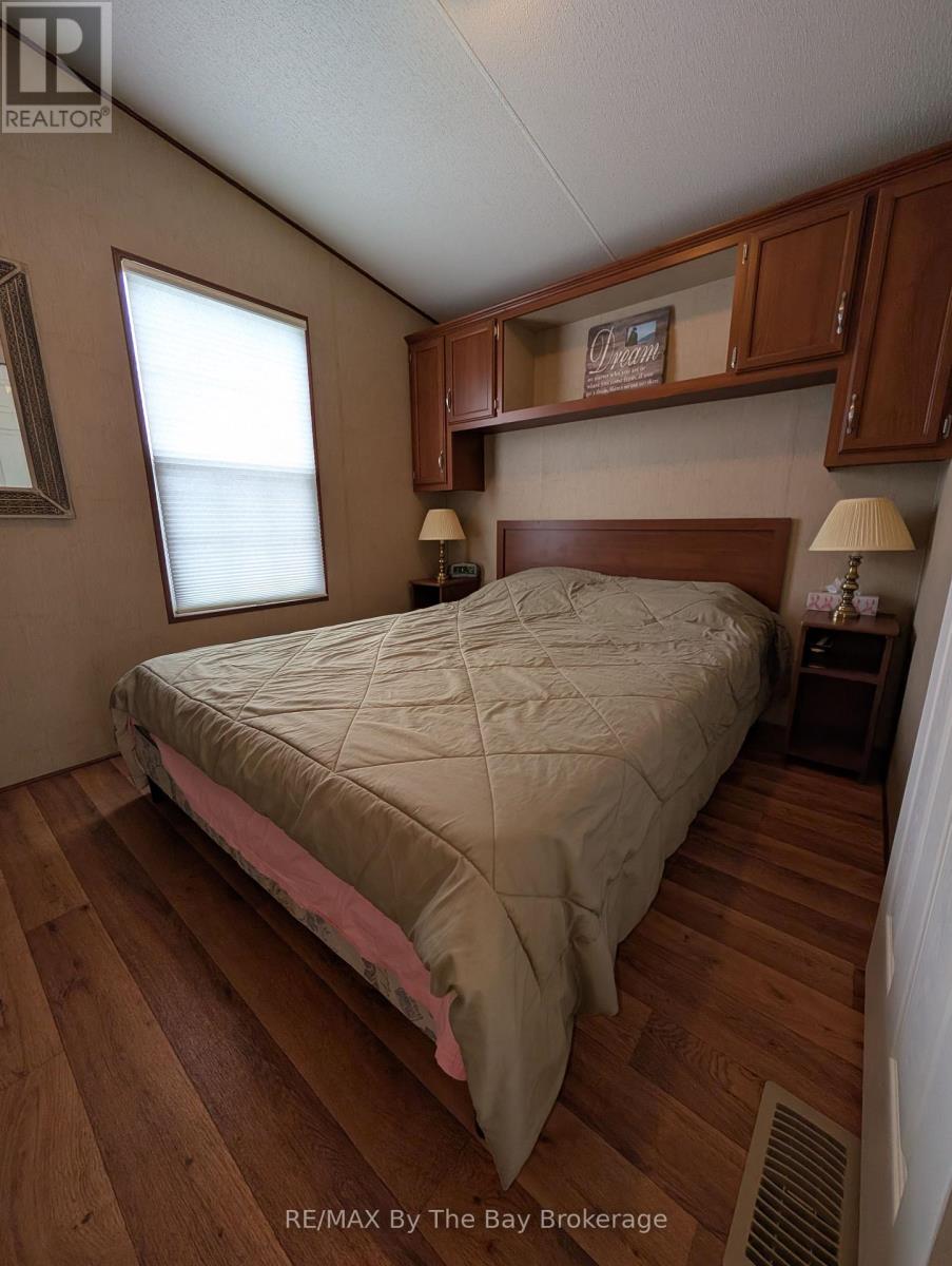 2 White Pines Trail, Wasaga Beach, Ontario  L9Z 1X7 - Photo 15 - S12136777