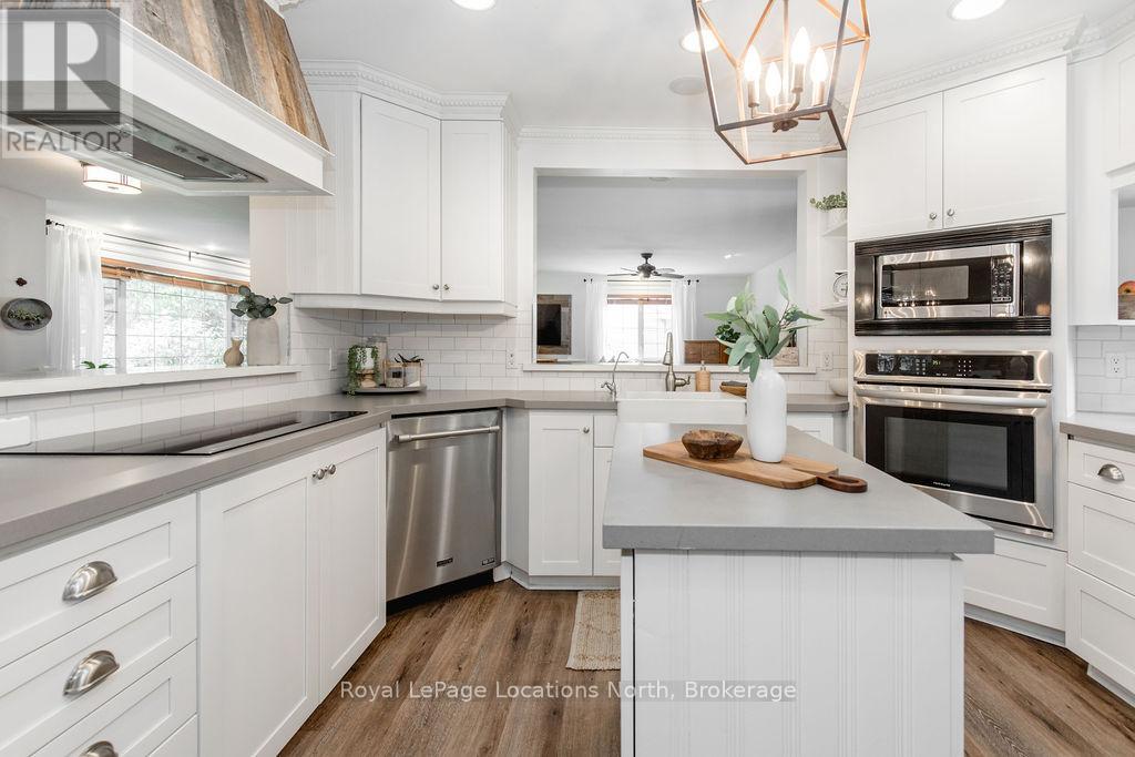 221 Jane Street, Clearview, Ontario  L0M 1S0 - Photo 12 - S12136921