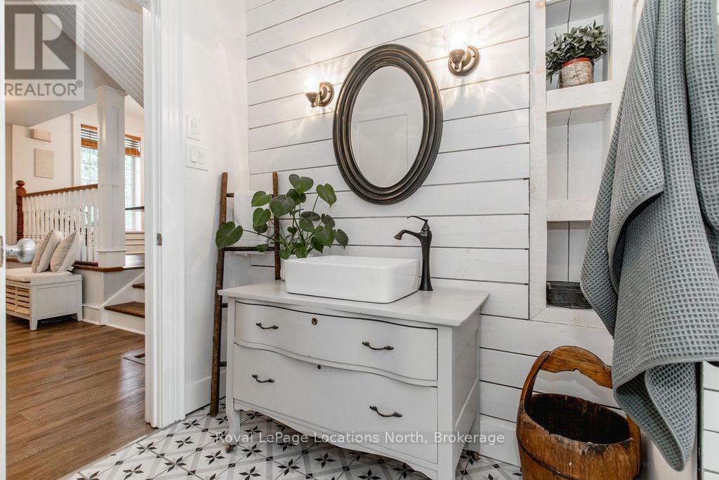 221 Jane Street, Clearview, Ontario  L0M 1S0 - Photo 26 - S12136921