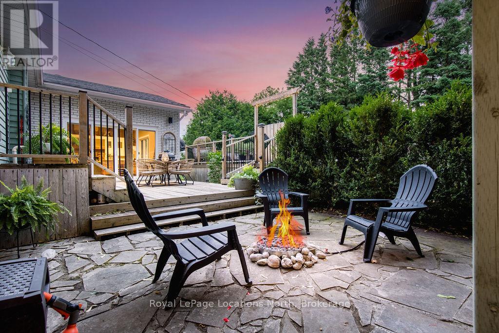 Property at 221 JANE STREET image 3