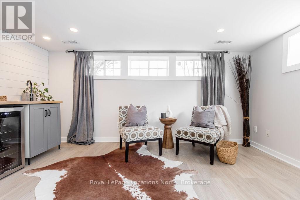 221 Jane Street, Clearview, Ontario  L0M 1S0 - Photo 41 - S12136921