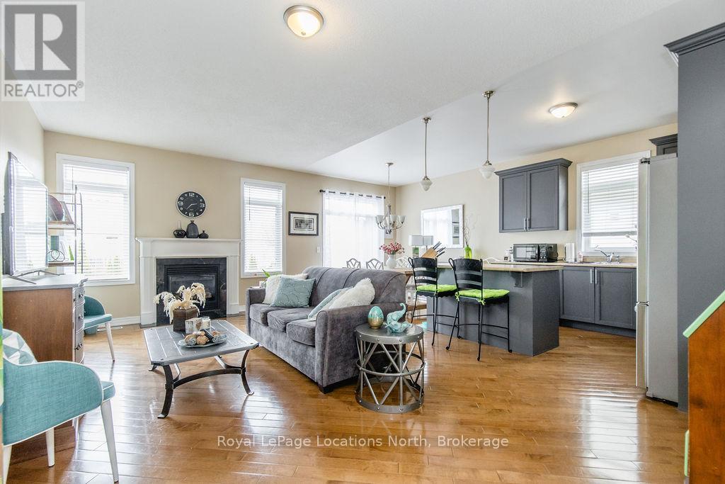 4 Broadpoint Street, Wasaga Beach, Ontario  L9Z 3B8 - Photo 4 - S12136926