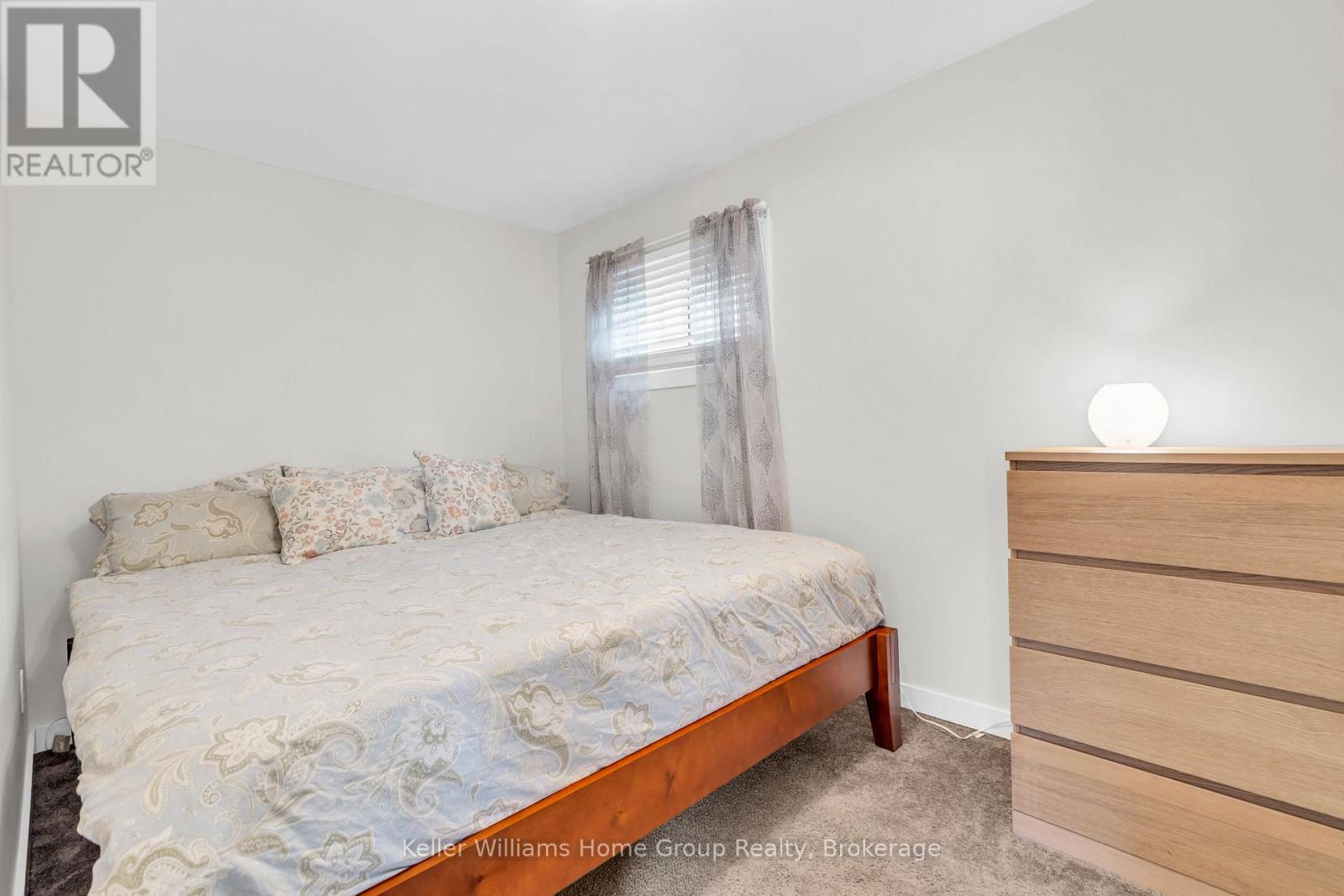 179 Angelene Street, Mississauga, Ontario  L5G 1X1 - Photo 10 - W12136896
