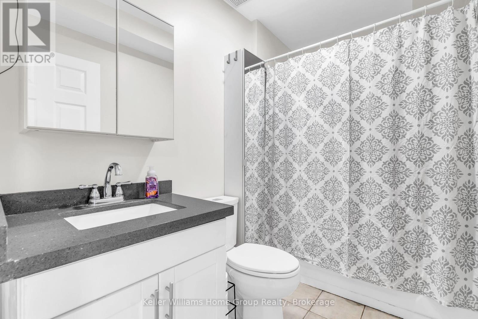 179 Angelene Street, Mississauga, Ontario  L5G 1X1 - Photo 11 - W12136896