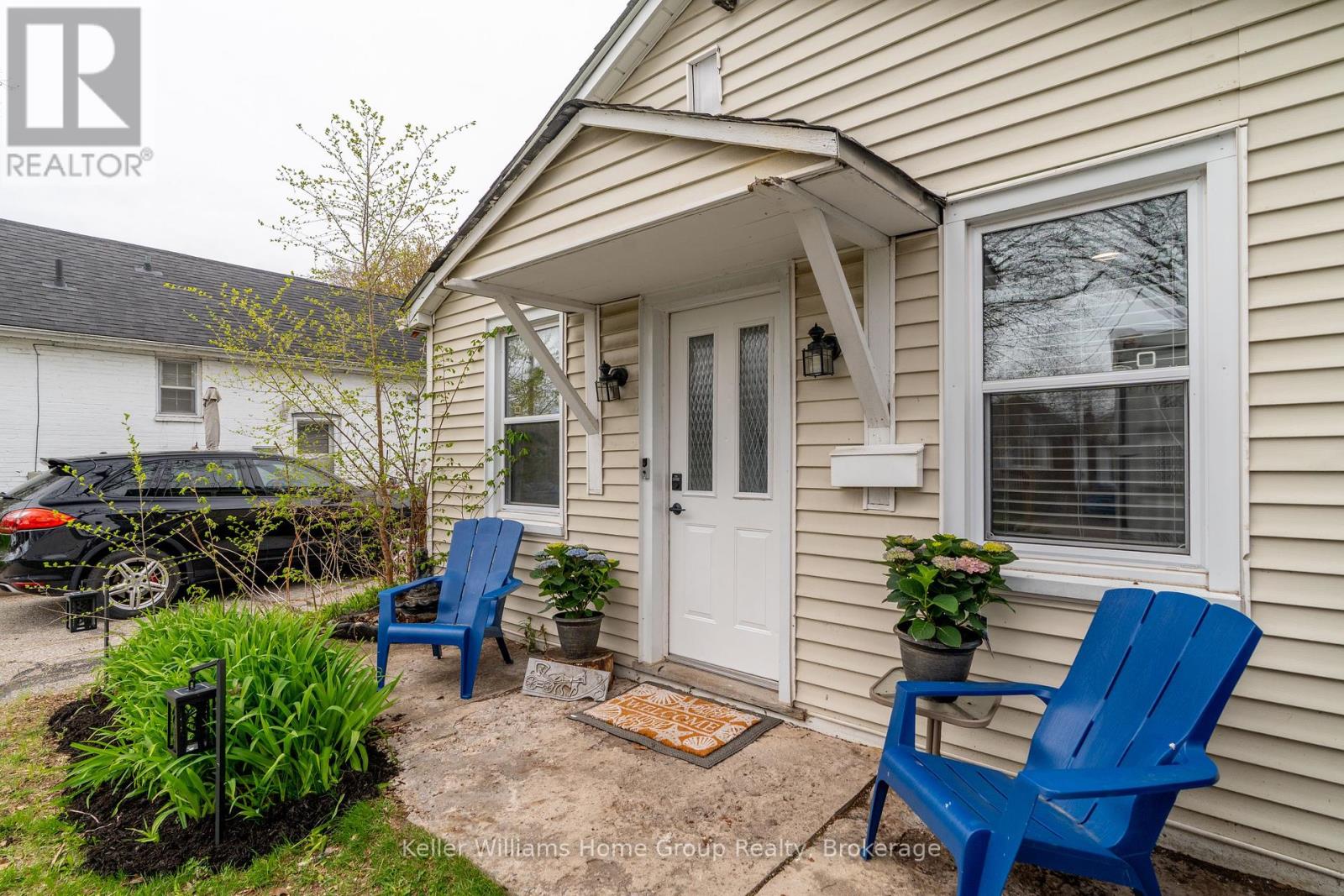 Property at 179 ANGELENE STREET image 3