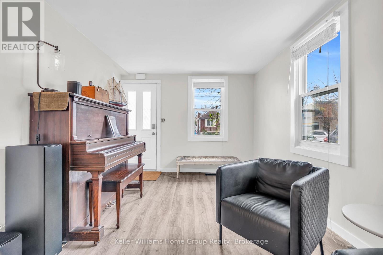 179 Angelene Street, Mississauga, Ontario  L5G 1X1 - Photo 8 - W12136896