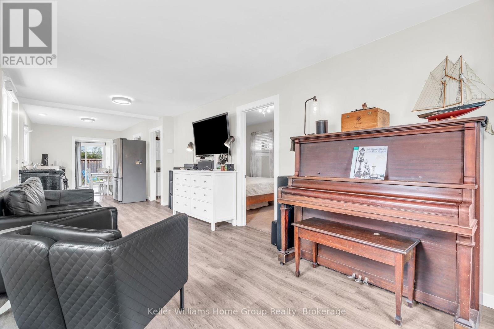 179 Angelene Street, Mississauga, Ontario  L5G 1X1 - Photo 9 - W12136896