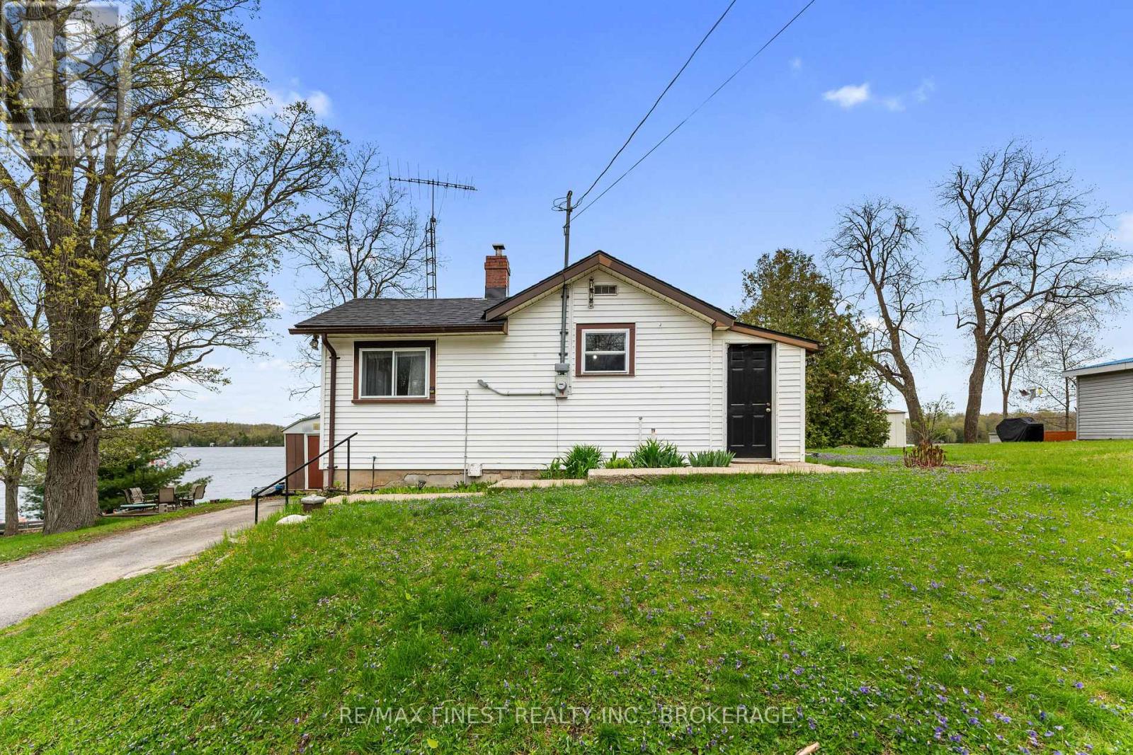 1022 Masonville Road, South Frontenac, Ontario  K0H 2W0 - Photo 1 - X12136771