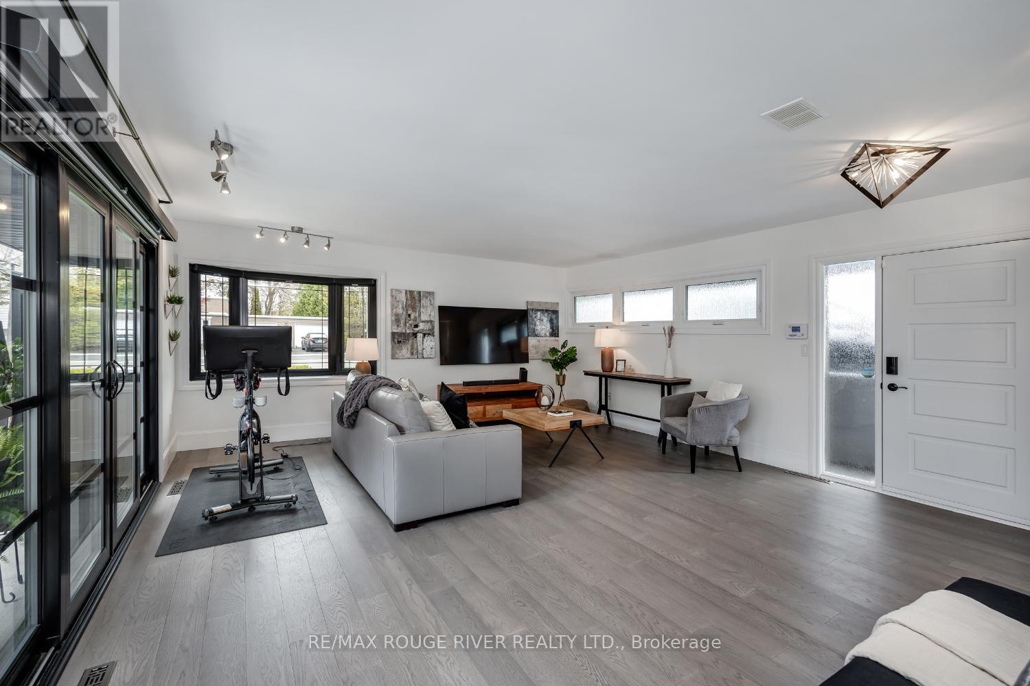 693 Carnegie Avenue, Oshawa, Ontario  L1G 4R5 - Photo 7 - E12136902