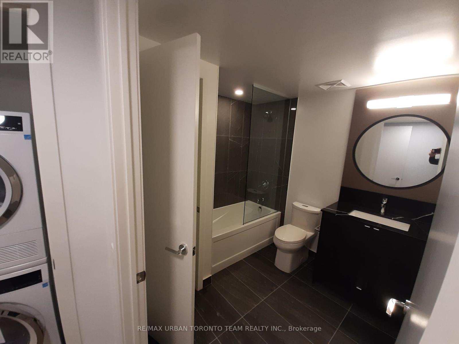 1806 - 771 Yonge Street, Toronto, Ontario  M4W 2G4 - Photo 10 - C12136570