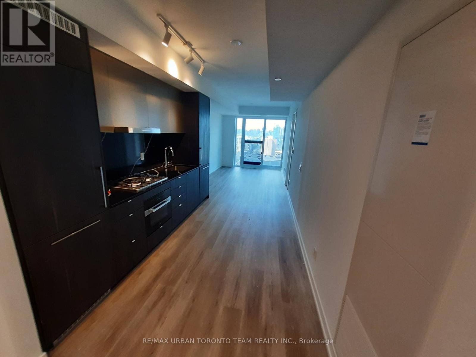 1806 - 771 Yonge Street, Toronto, Ontario  M4W 2G4 - Photo 2 - C12136570