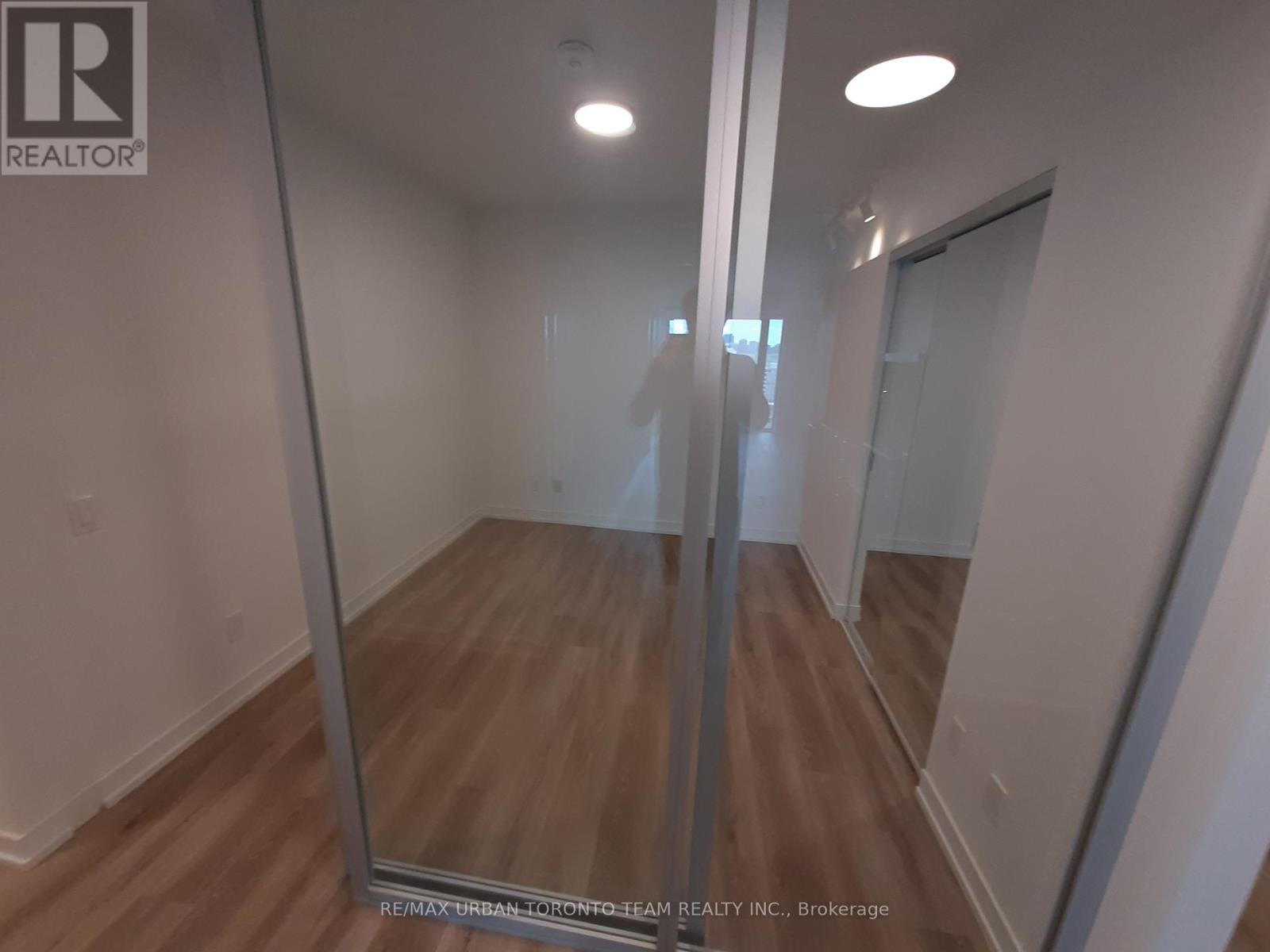 1806 - 771 Yonge Street, Toronto, Ontario  M4W 2G4 - Photo 9 - C12136570