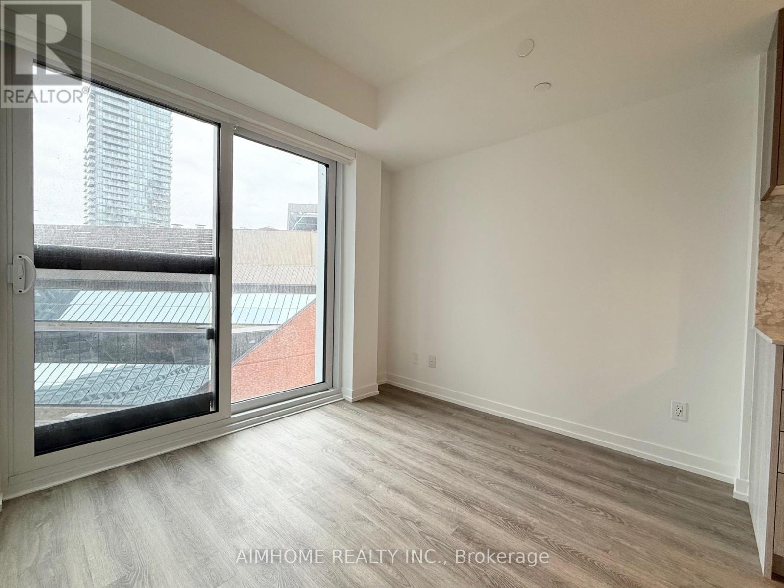 1005 - 771 Yonge Street, Toronto, Ontario  M4W 2G4 - Photo 6 - C12136626