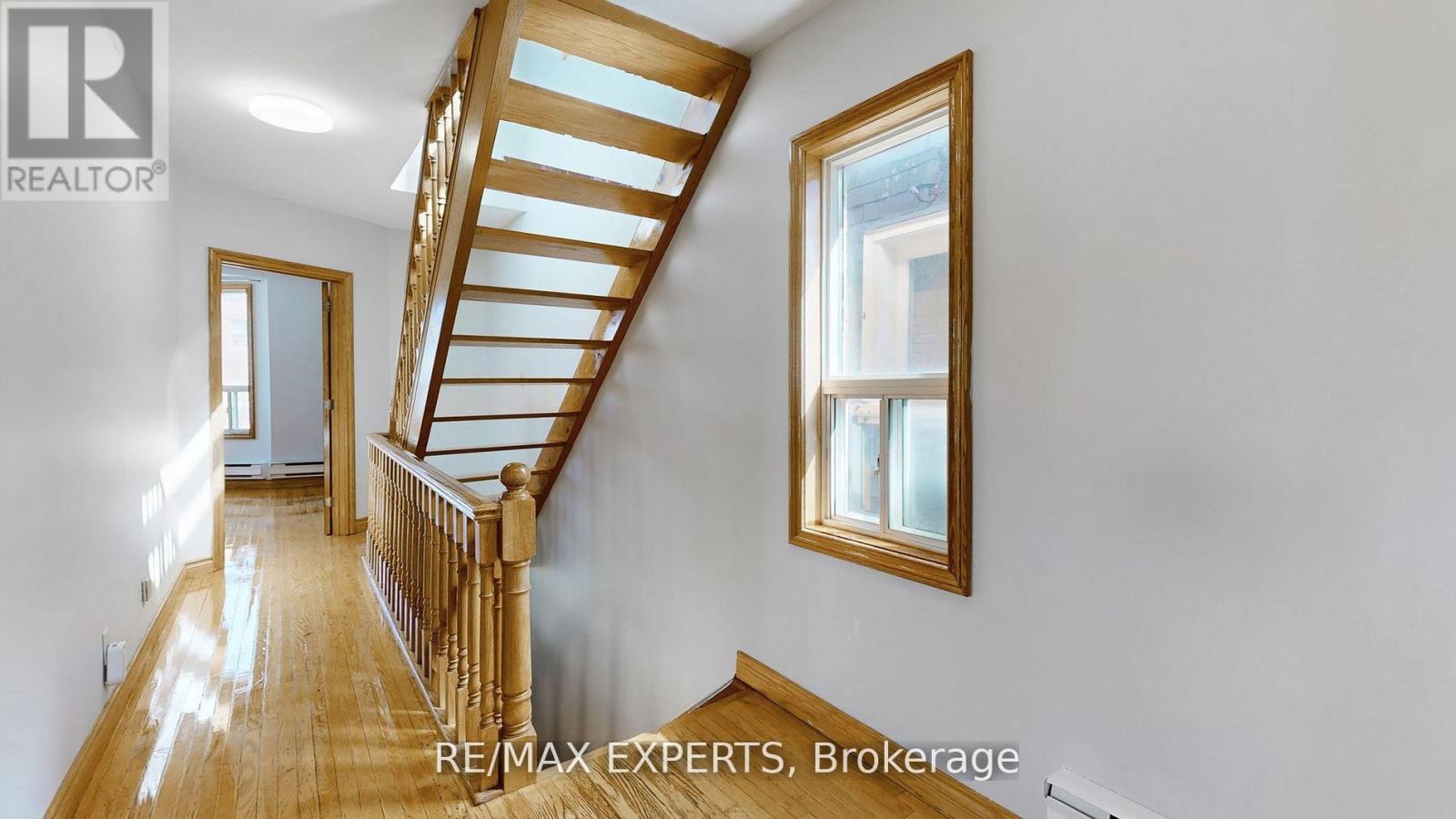 Upper - 106 Kenwood Avenue, Toronto, Ontario  M6C 2S2 - Photo 24 - C12136699