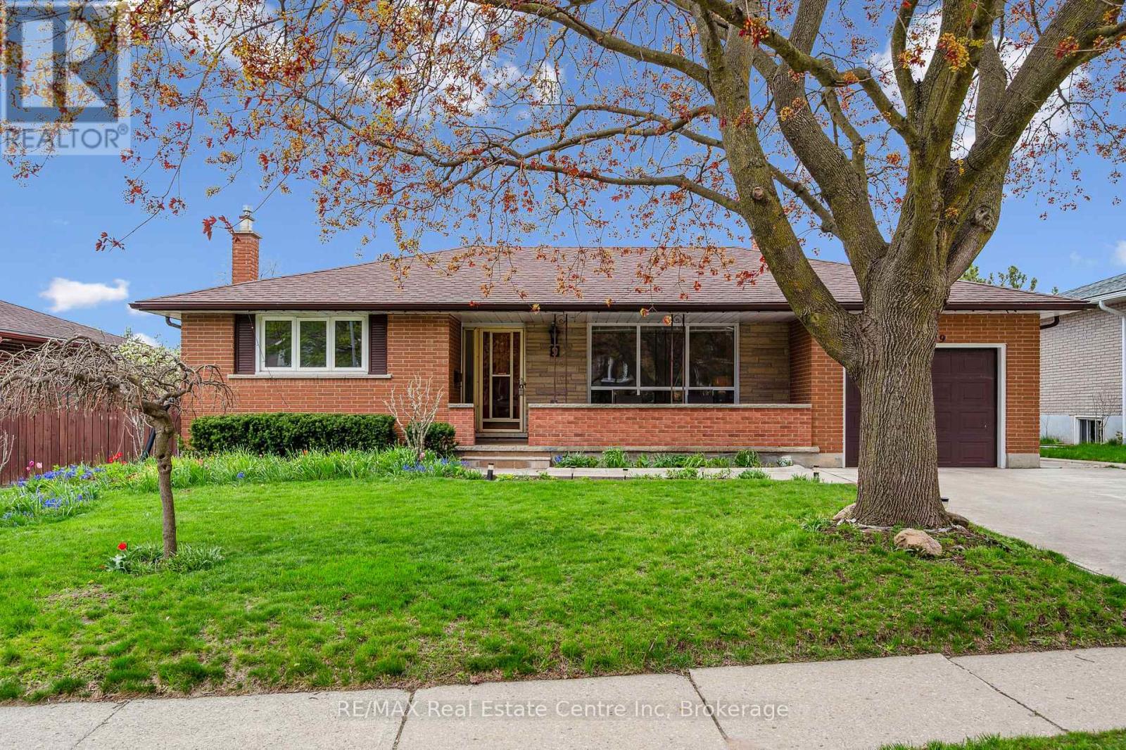 9 Flanders Road, Guelph, Ontario  N1G 1V8 - Photo 4 - X12136790