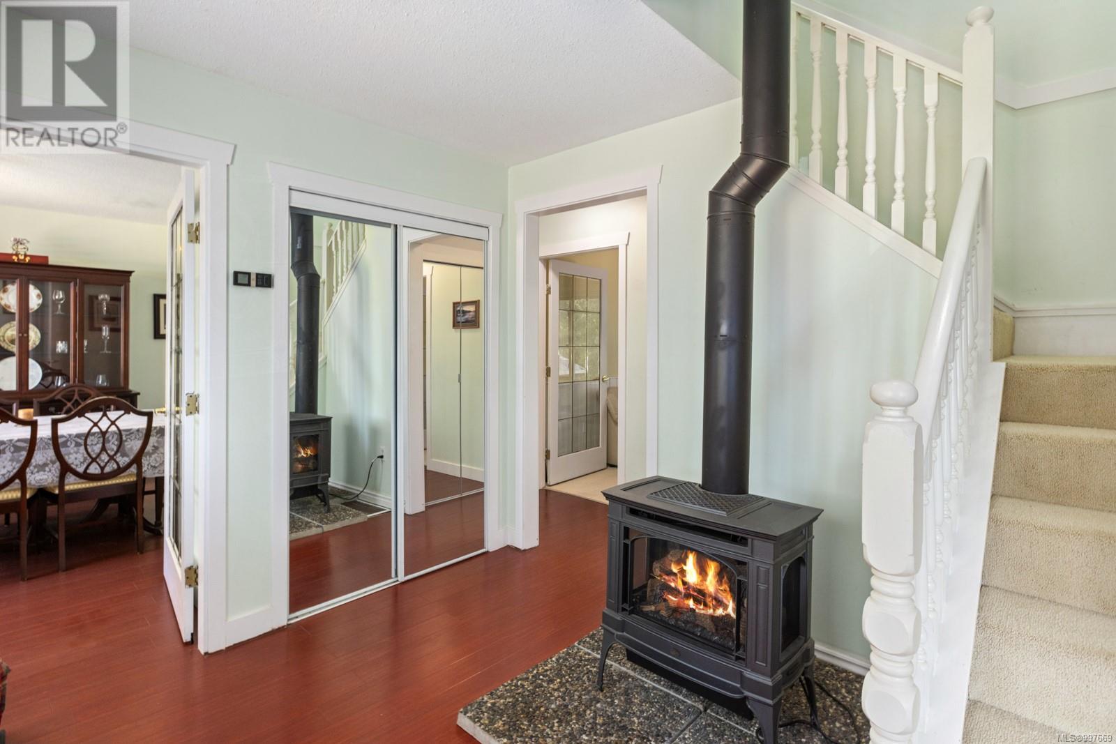 Property at 1697 Willow Glen Pl image 2