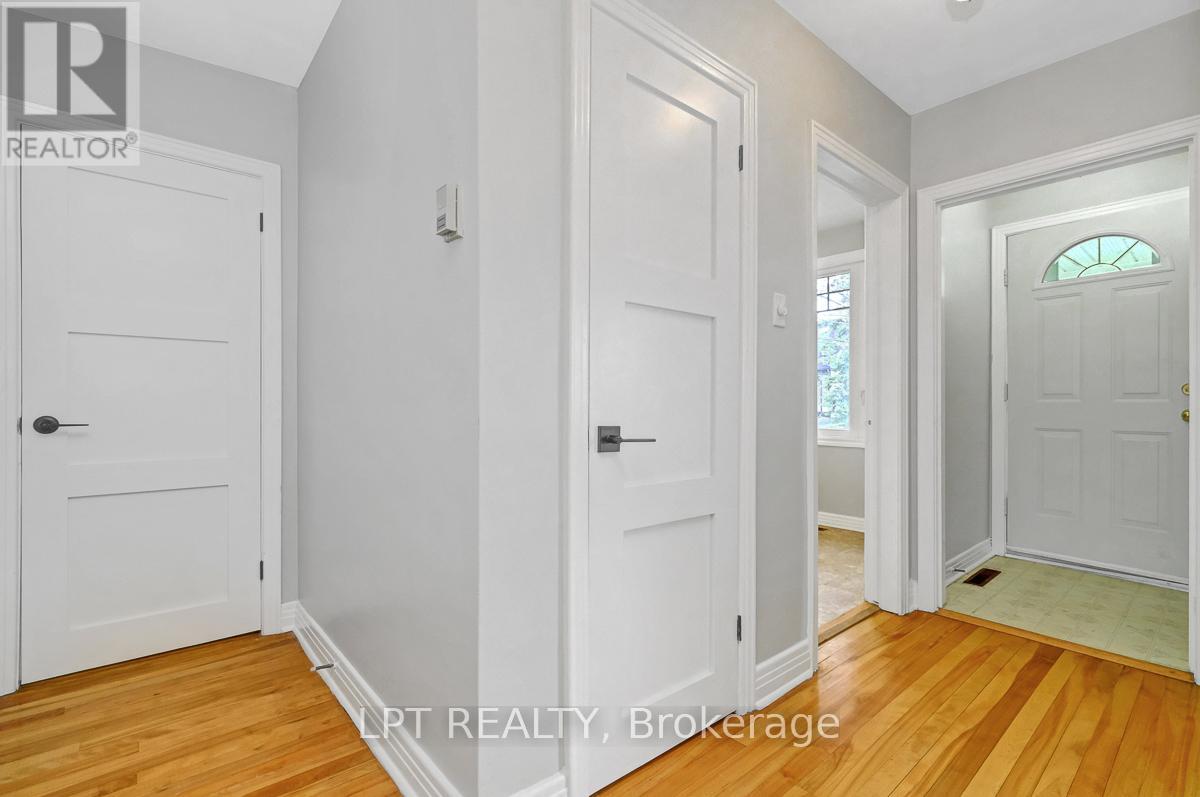 1279 Livingstone Avenue, Ottawa, Ontario  K1H 7P7 - Photo 5 - X12136929