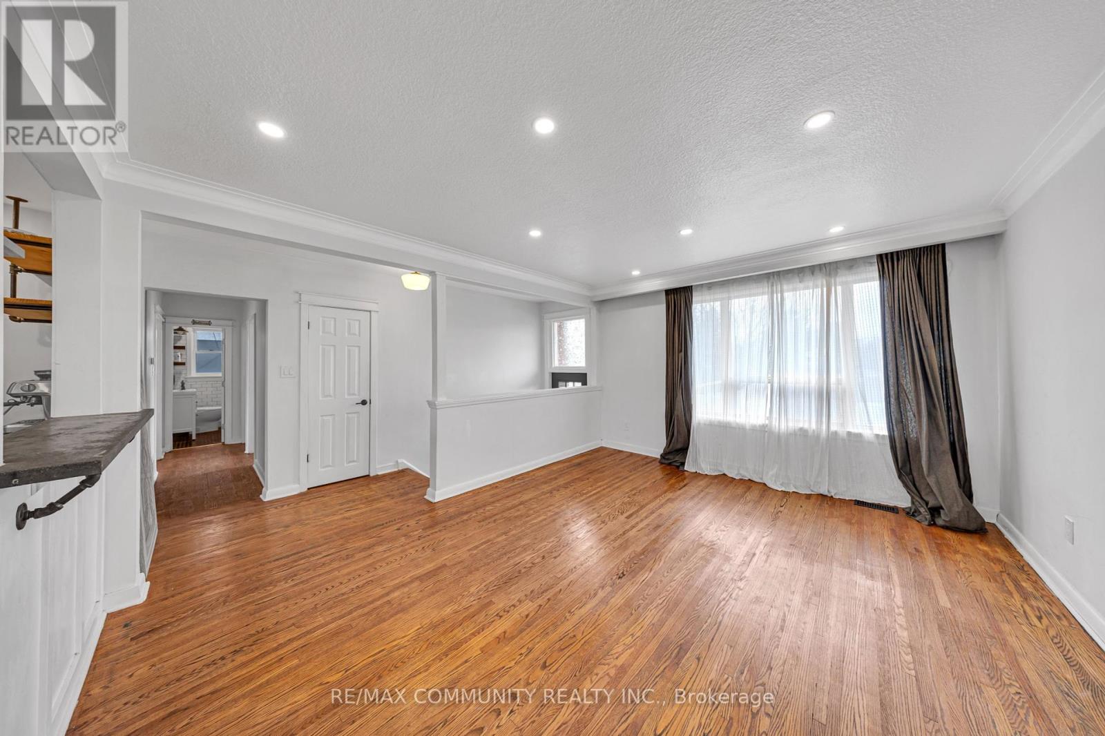 29 Greenock Avenue, Toronto, Ontario  M1G 2Z7 - Photo 4 - E12136454
