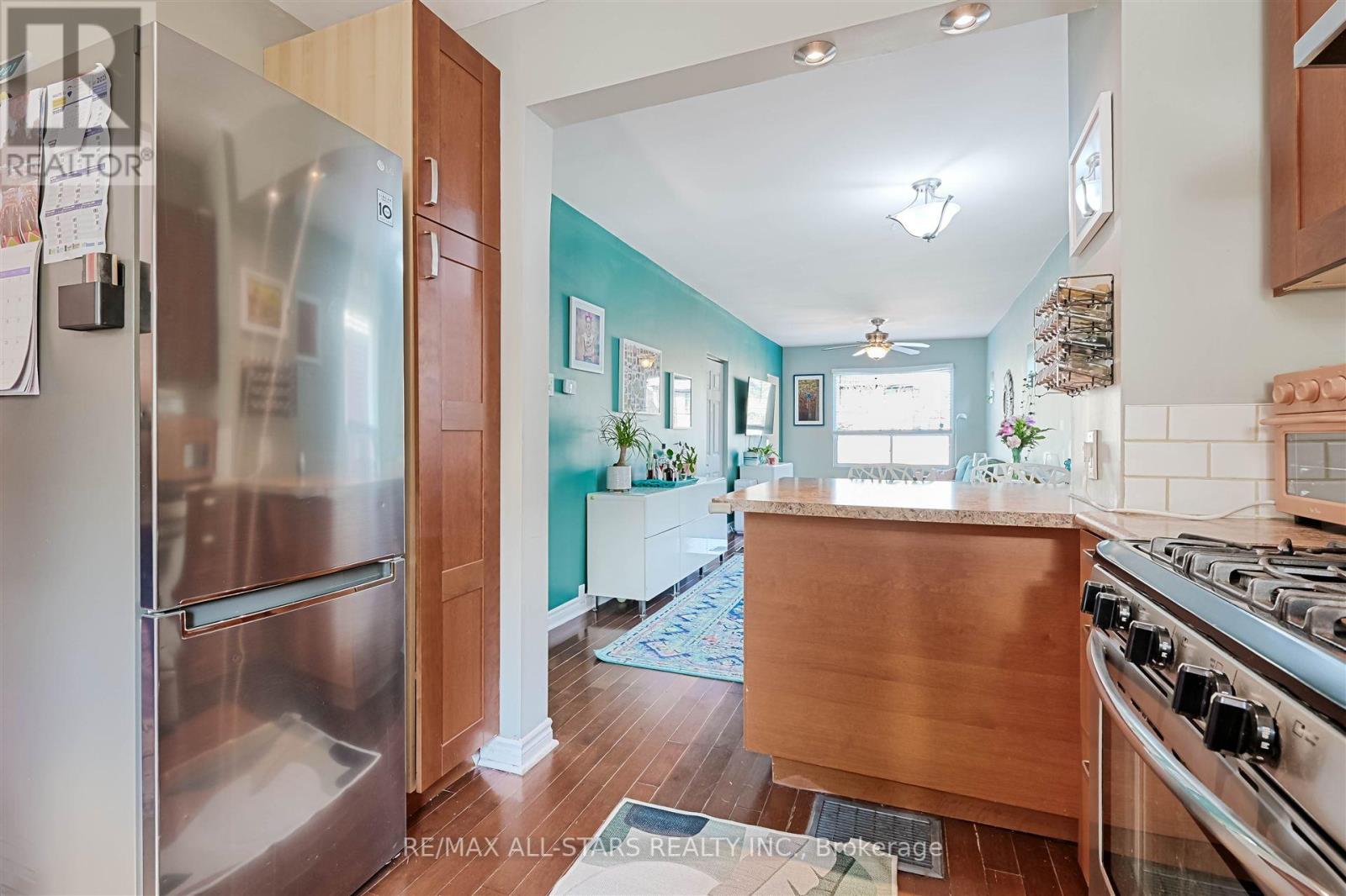 98 Victoria Park Avenue, Toronto, Ontario  M4E 3R9 - Photo 11 - E12136744