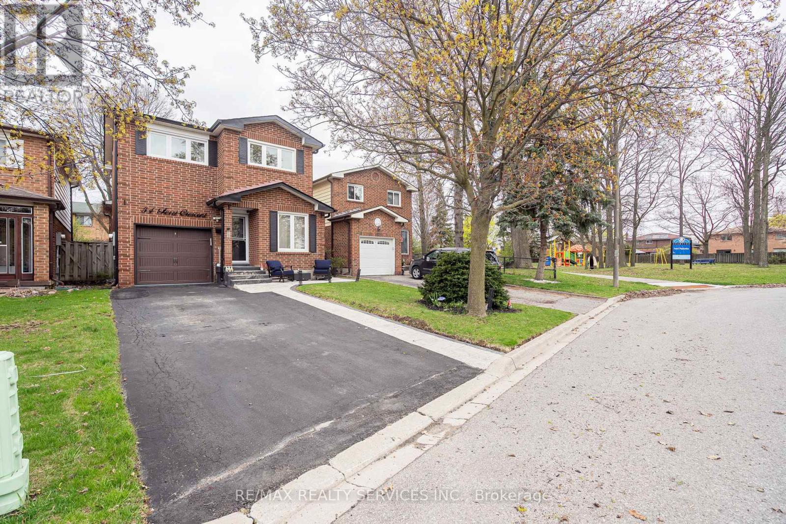 54 Ferri Crescent, Brampton, Ontario  L6Z 1R9 - Photo 35 - W12056166