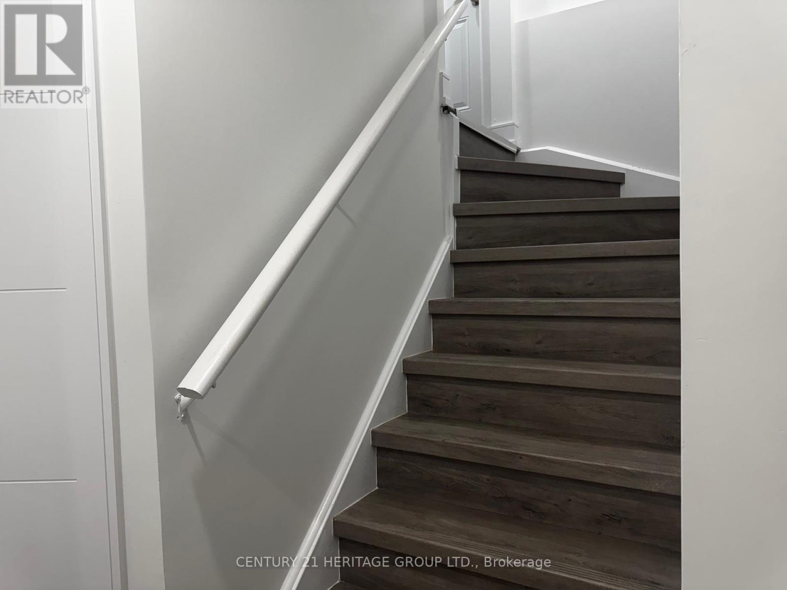 2 - 7 Larkfield Crescent, East Gwillimbury (Sharon), Ontario  L9N 0P7 - Photo 5 - N12136470