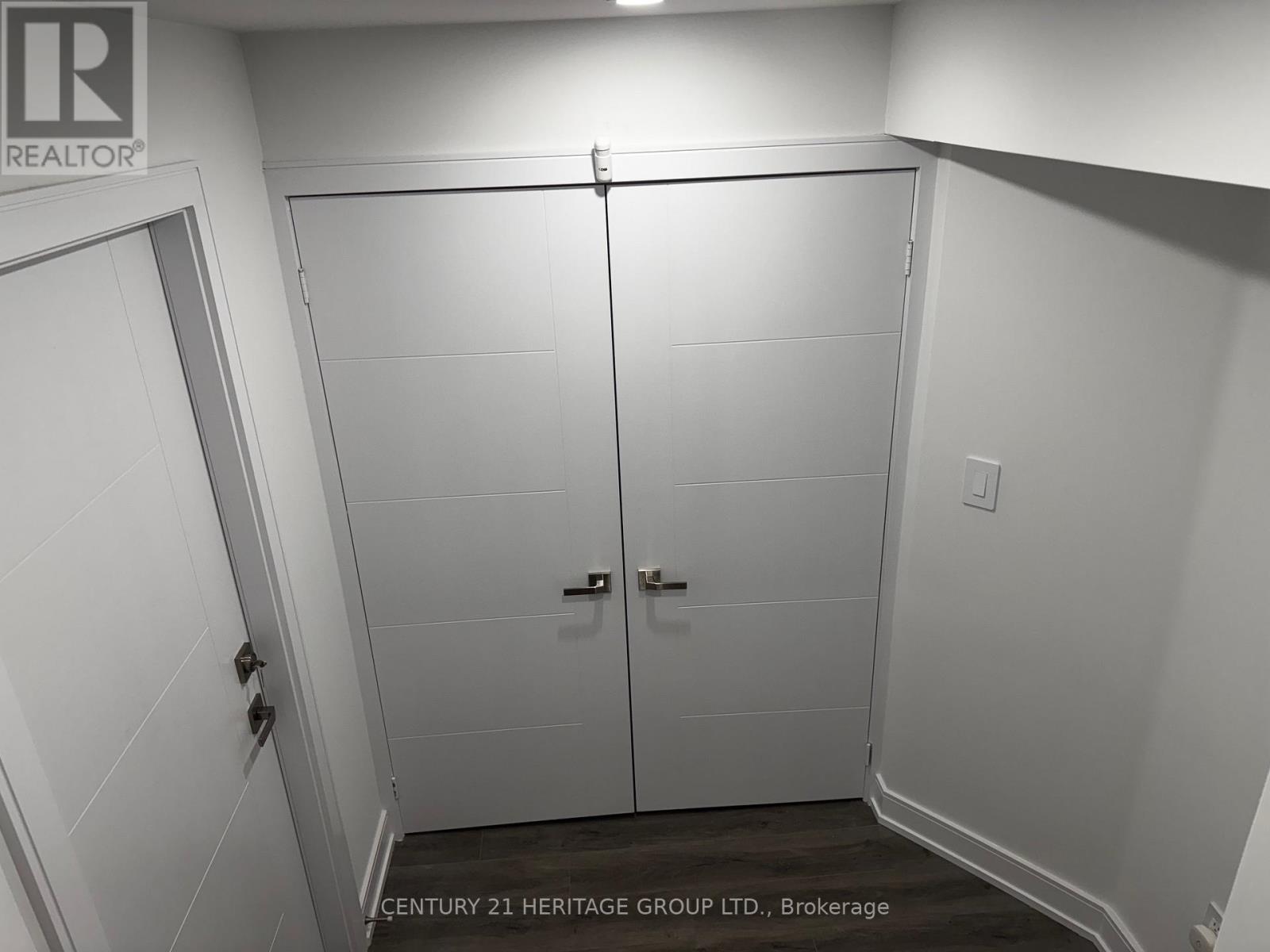 2 - 7 Larkfield Crescent, East Gwillimbury (Sharon), Ontario  L9N 0P7 - Photo 7 - N12136470