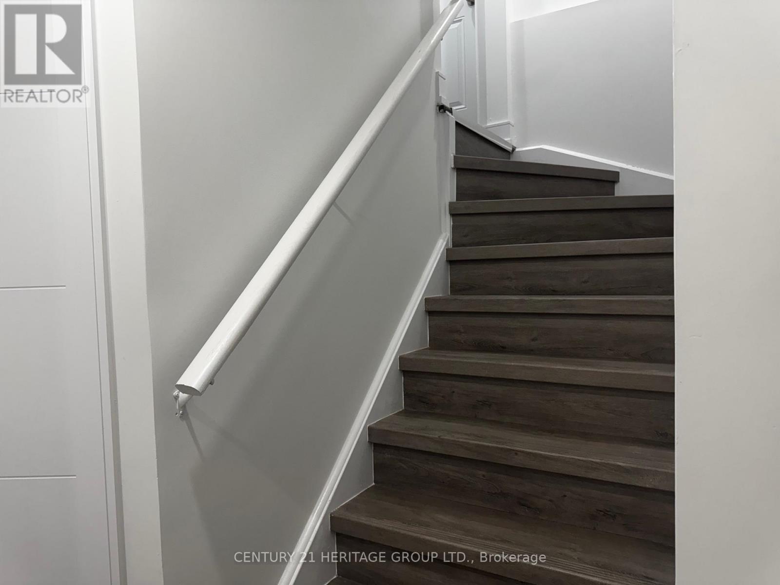 2 - 7 Larkfield Crescent, East Gwillimbury, Ontario  L9N 0P7 - Photo 8 - N12136470